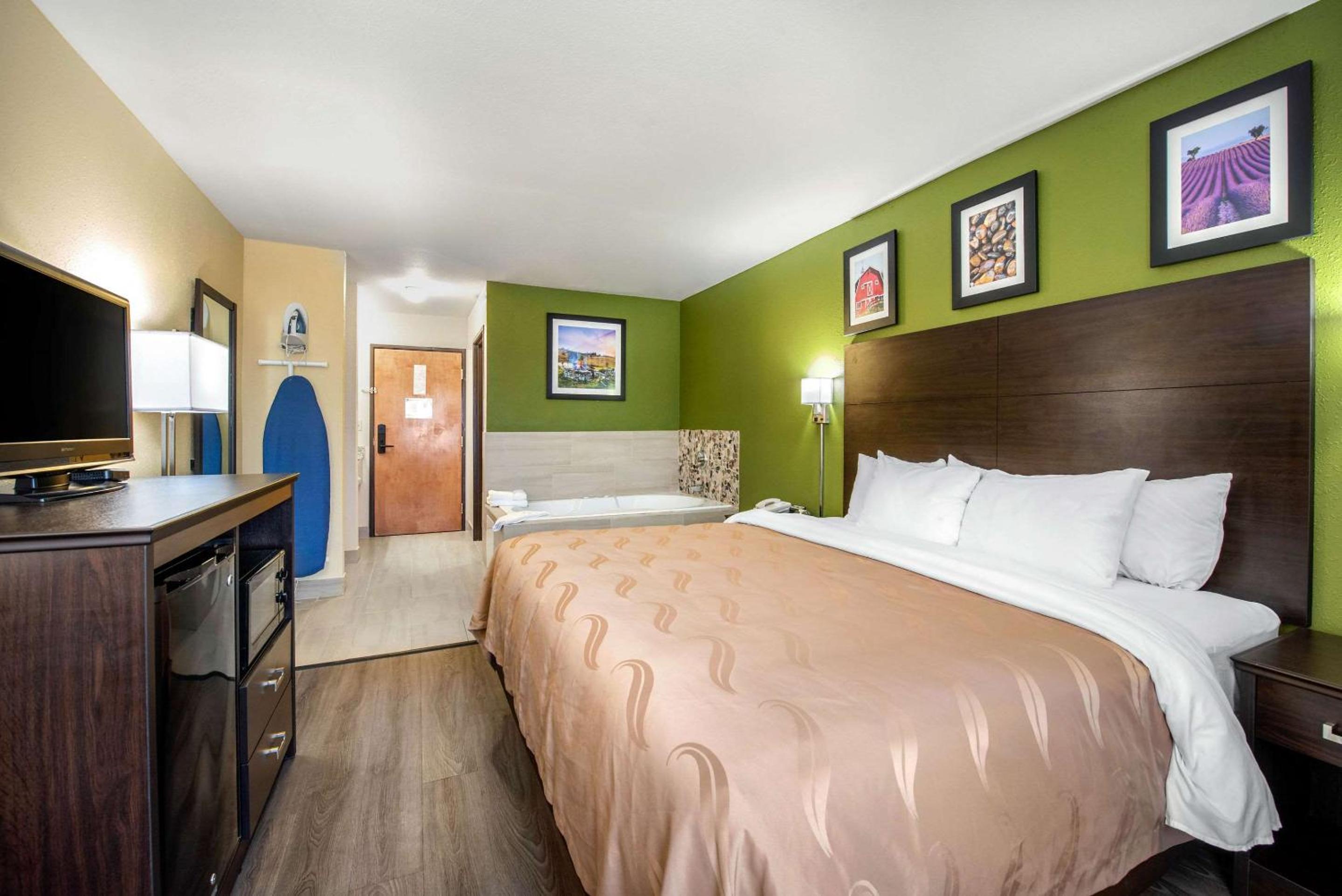 Quality Inn & Suites Brandenburg - Fort Knox