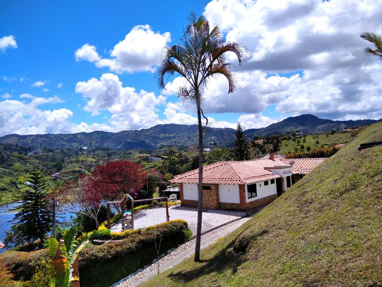 CASA CAMPESTRE MONTECARLO Guatapé- desayuno a pareja