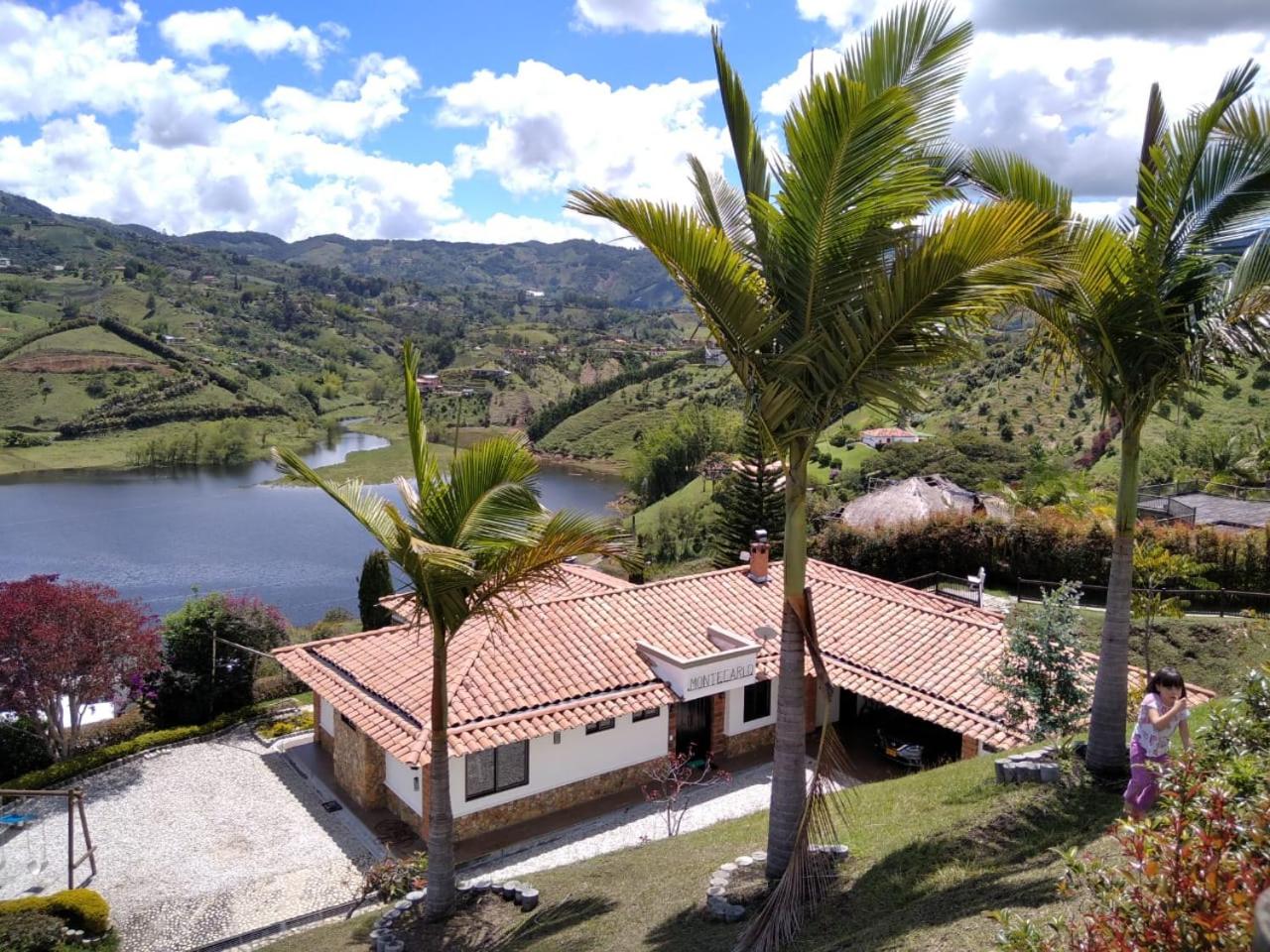 CASA CAMPESTRE MONTECARLO Guatapé- desayuno a pareja