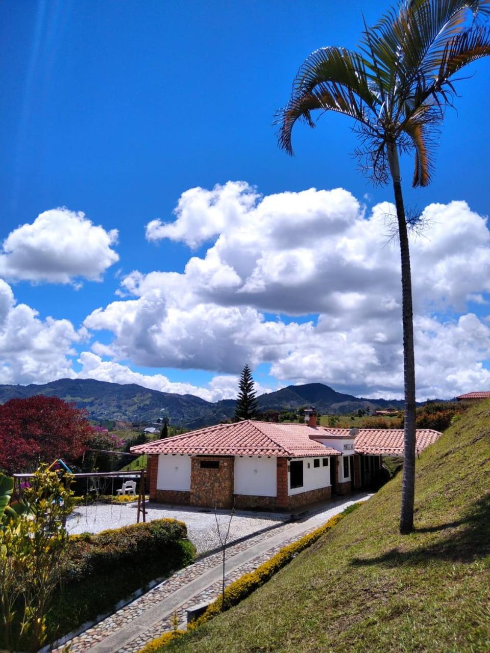 CASA CAMPESTRE MONTECARLO Guatapé- desayuno a pareja