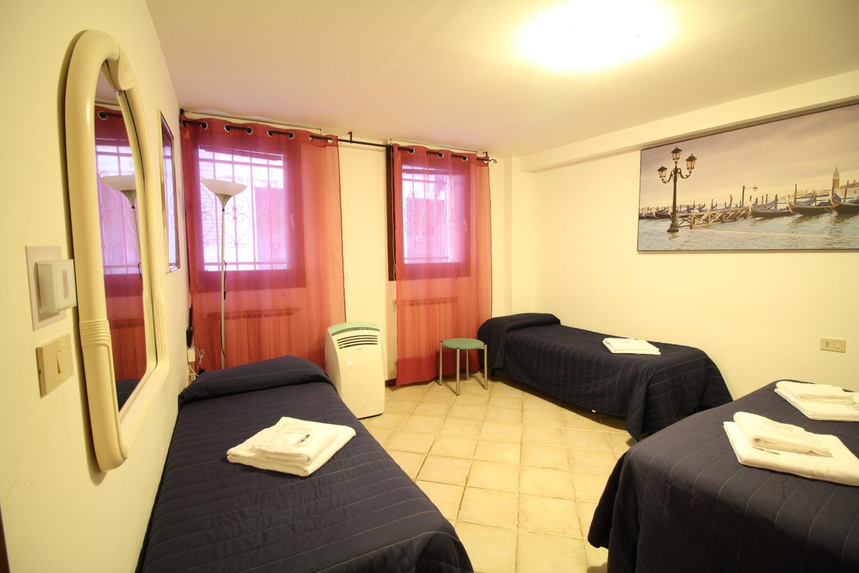 Veneziacentopercento Apartments & Rooms