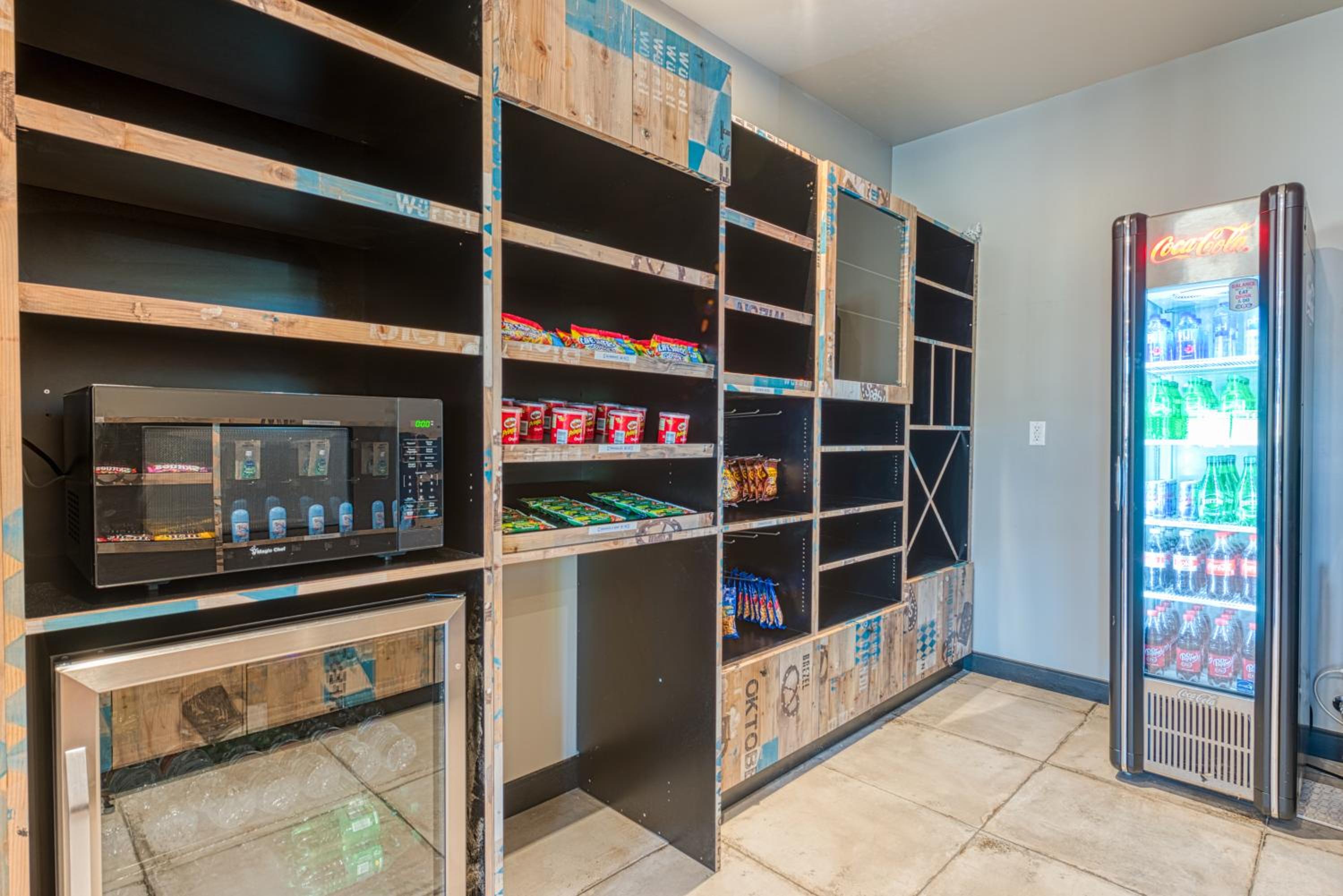 Hotel Lexen Newhall Santa Clarita - Near Six Flags Magic Mountain - Property Image 2