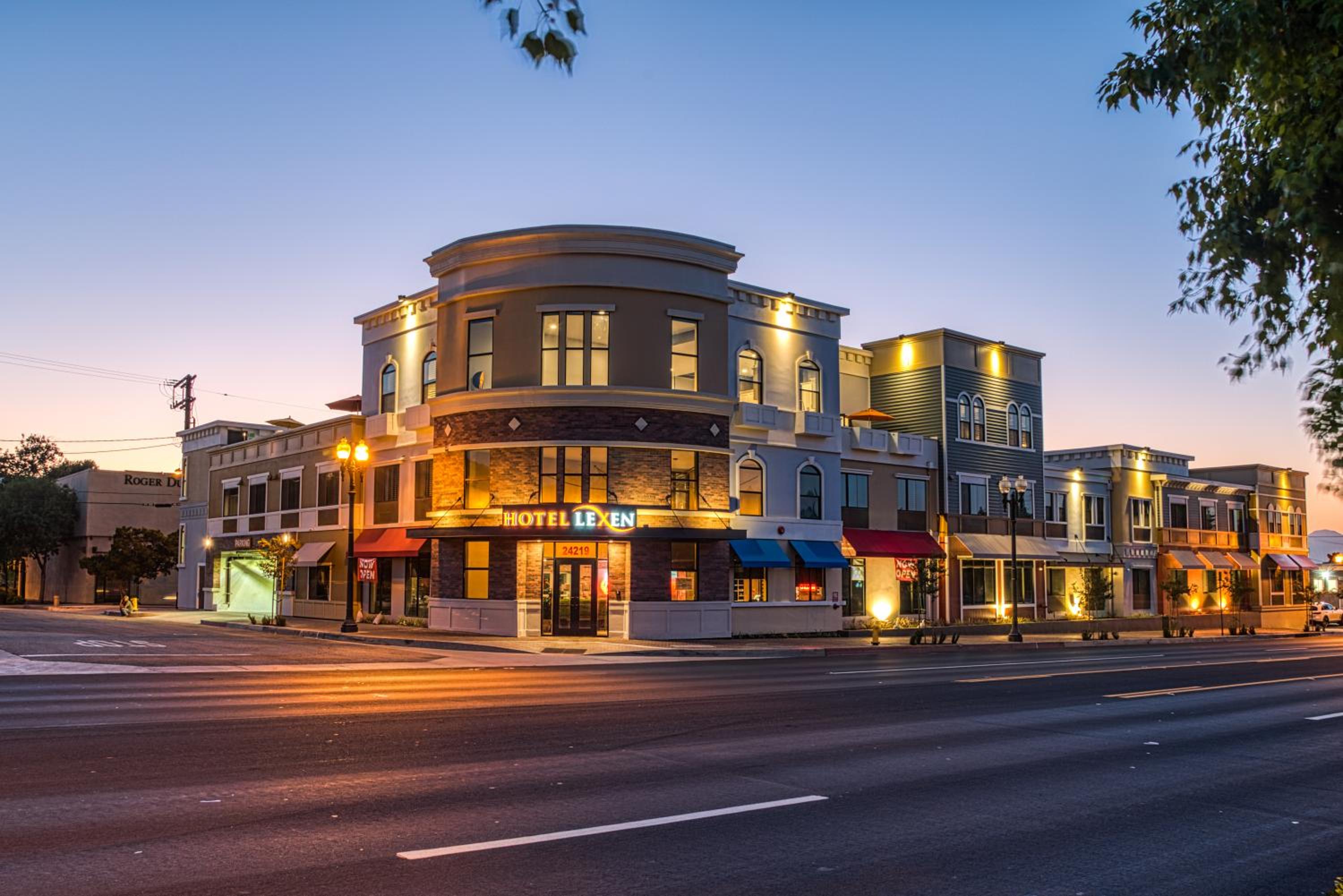 Hotel Lexen Newhall Santa Clarita - Near Six Flags Magic Mountain - Property Image 5