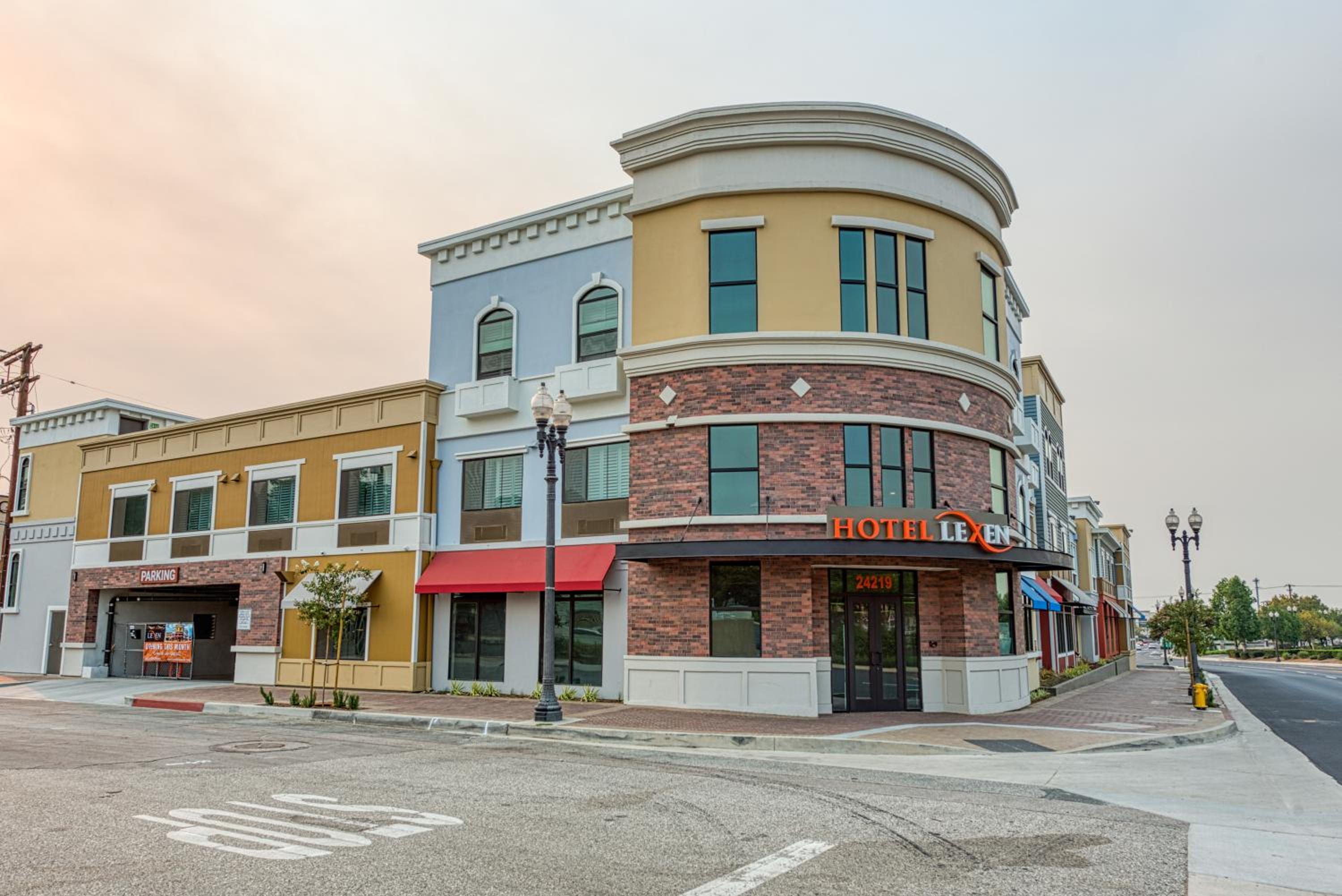 Hotel Lexen Newhall Santa Clarita - Near Six Flags Magic Mountain - Property Image 12