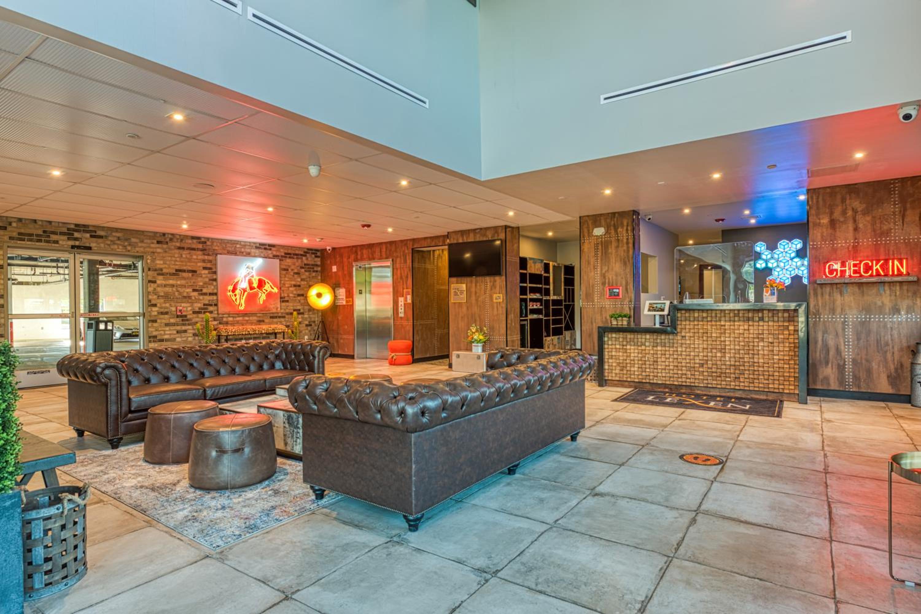 Hotel Lexen Newhall Santa Clarita - Near Six Flags Magic Mountain - Property Image 38