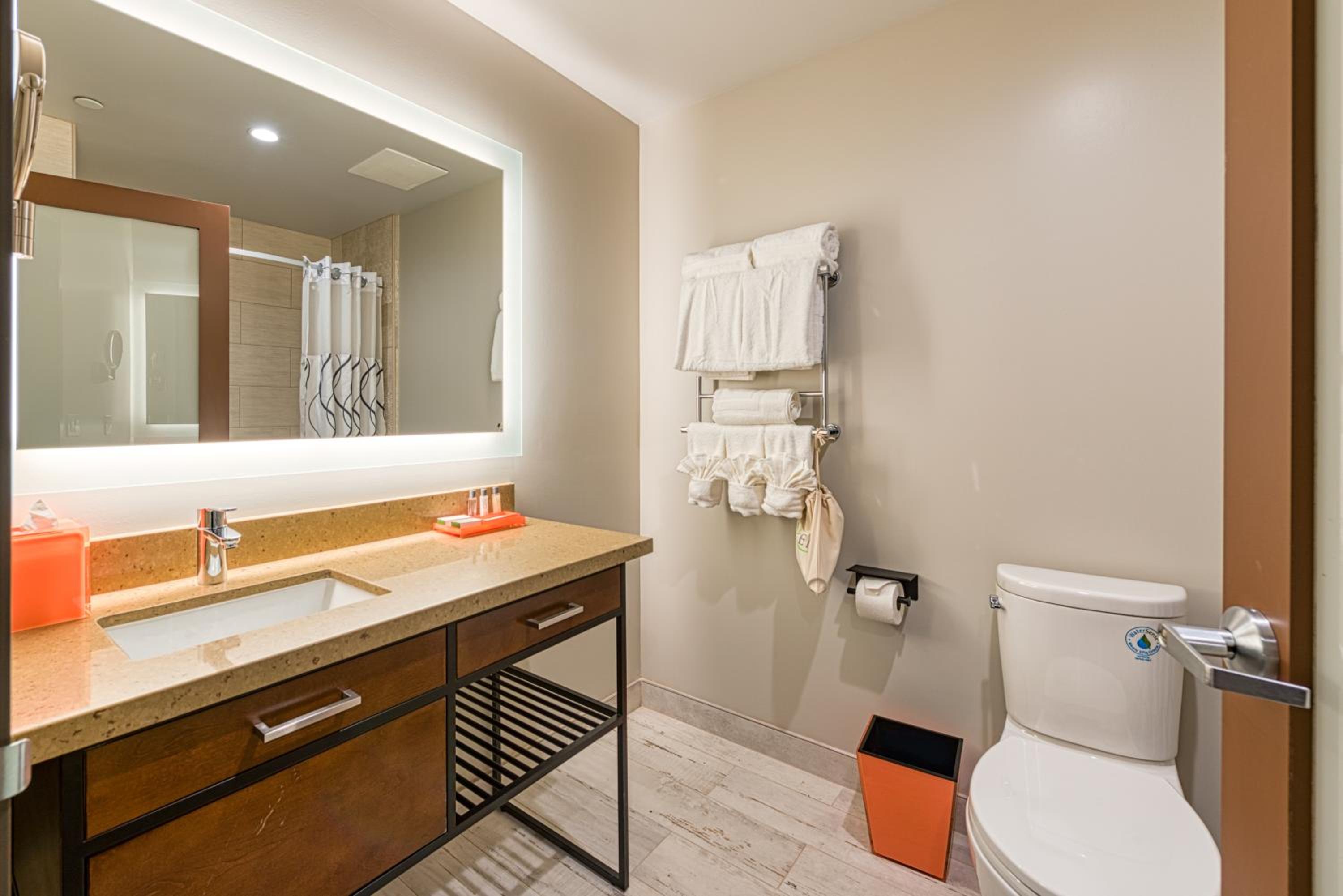 Hotel Lexen Newhall Santa Clarita - Near Six Flags Magic Mountain - Property Image 18