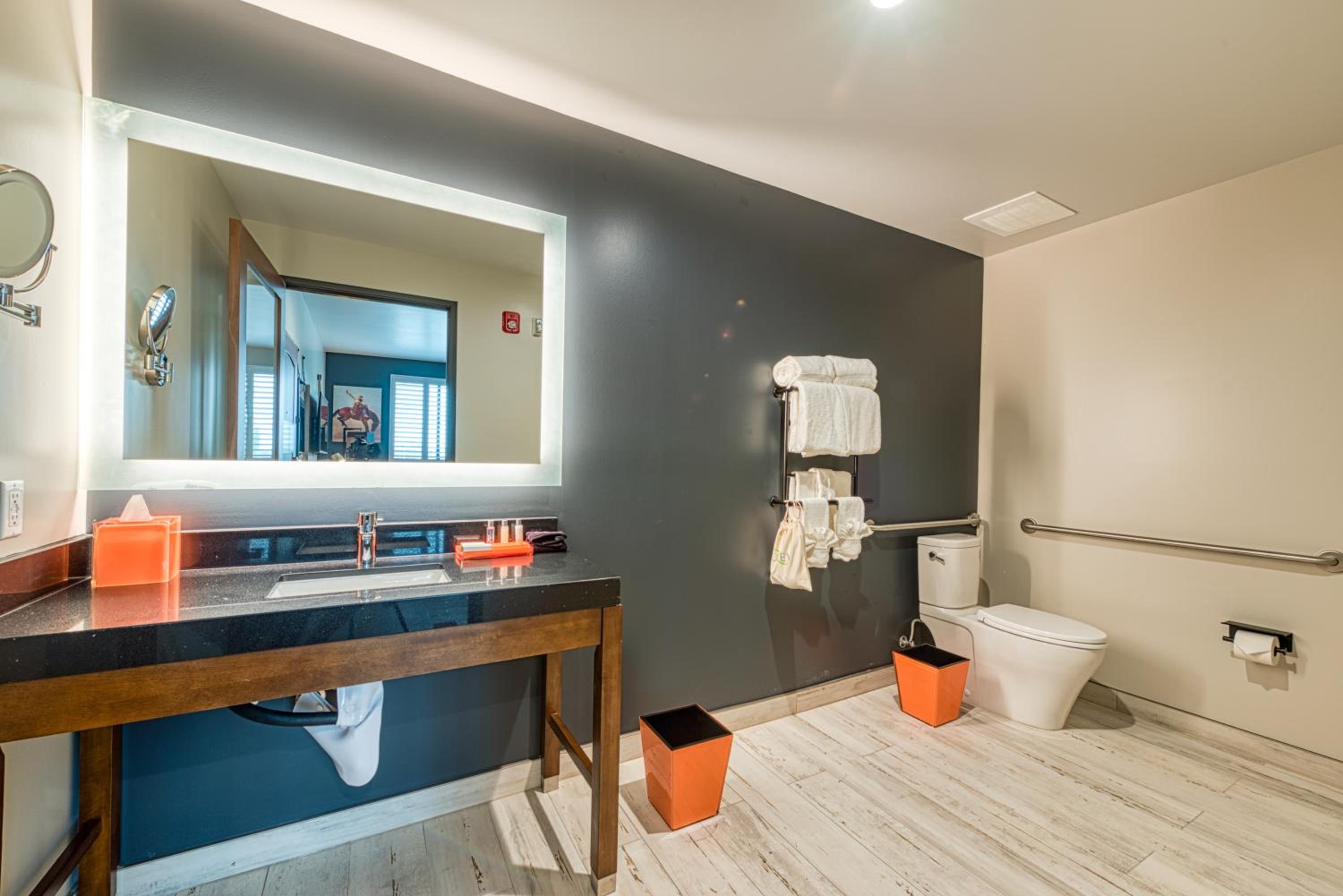 Hotel Lexen Newhall Santa Clarita - Near Six Flags Magic Mountain - Property Image 56