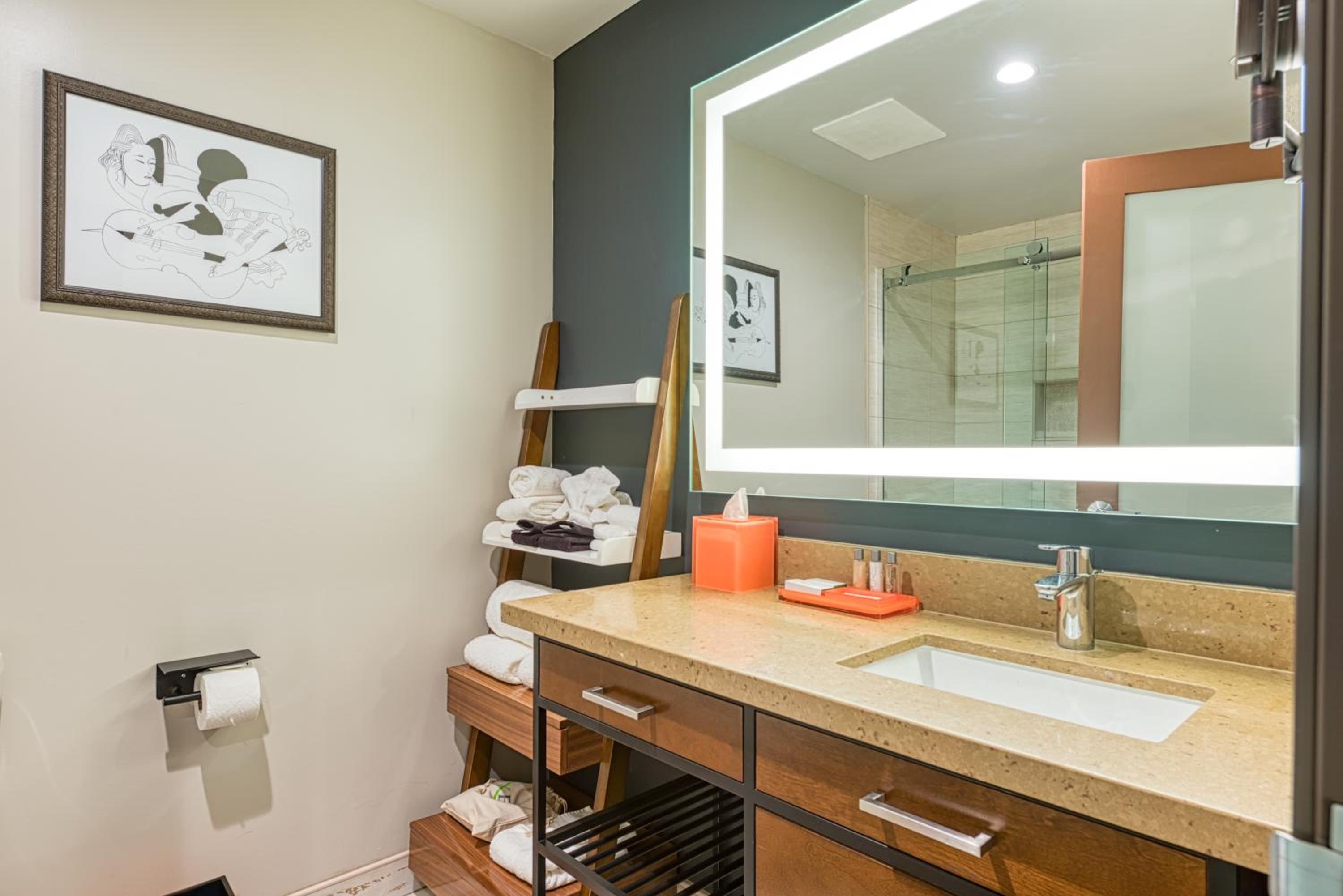 Hotel Lexen Newhall Santa Clarita - Near Six Flags Magic Mountain - Property Image 49