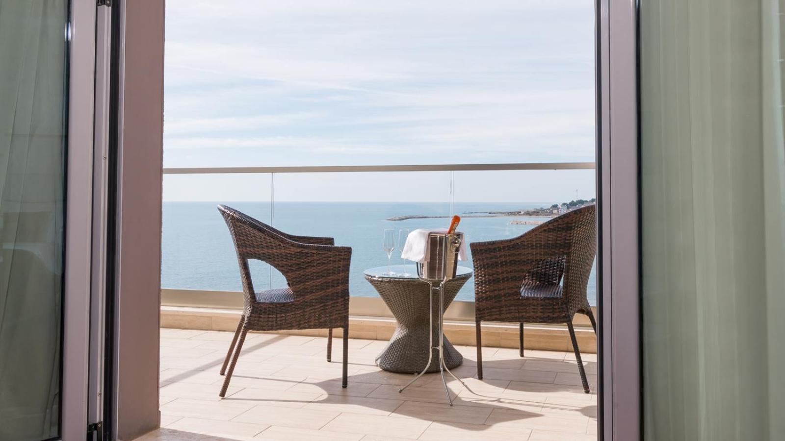 balcony