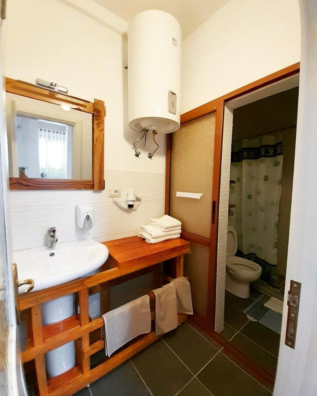 At Pikotiko's - Korca City Rooms for Rent