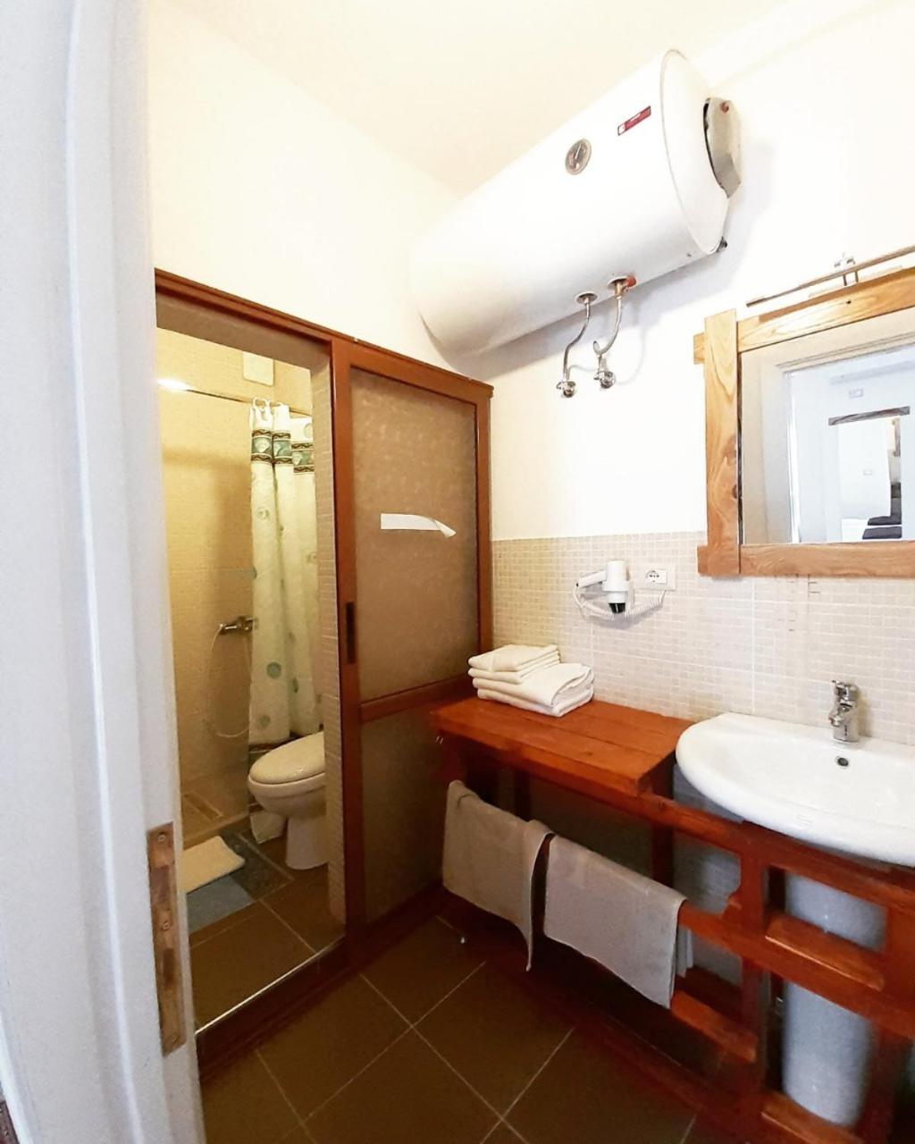 At Pikotiko's - Korca City Rooms for Rent