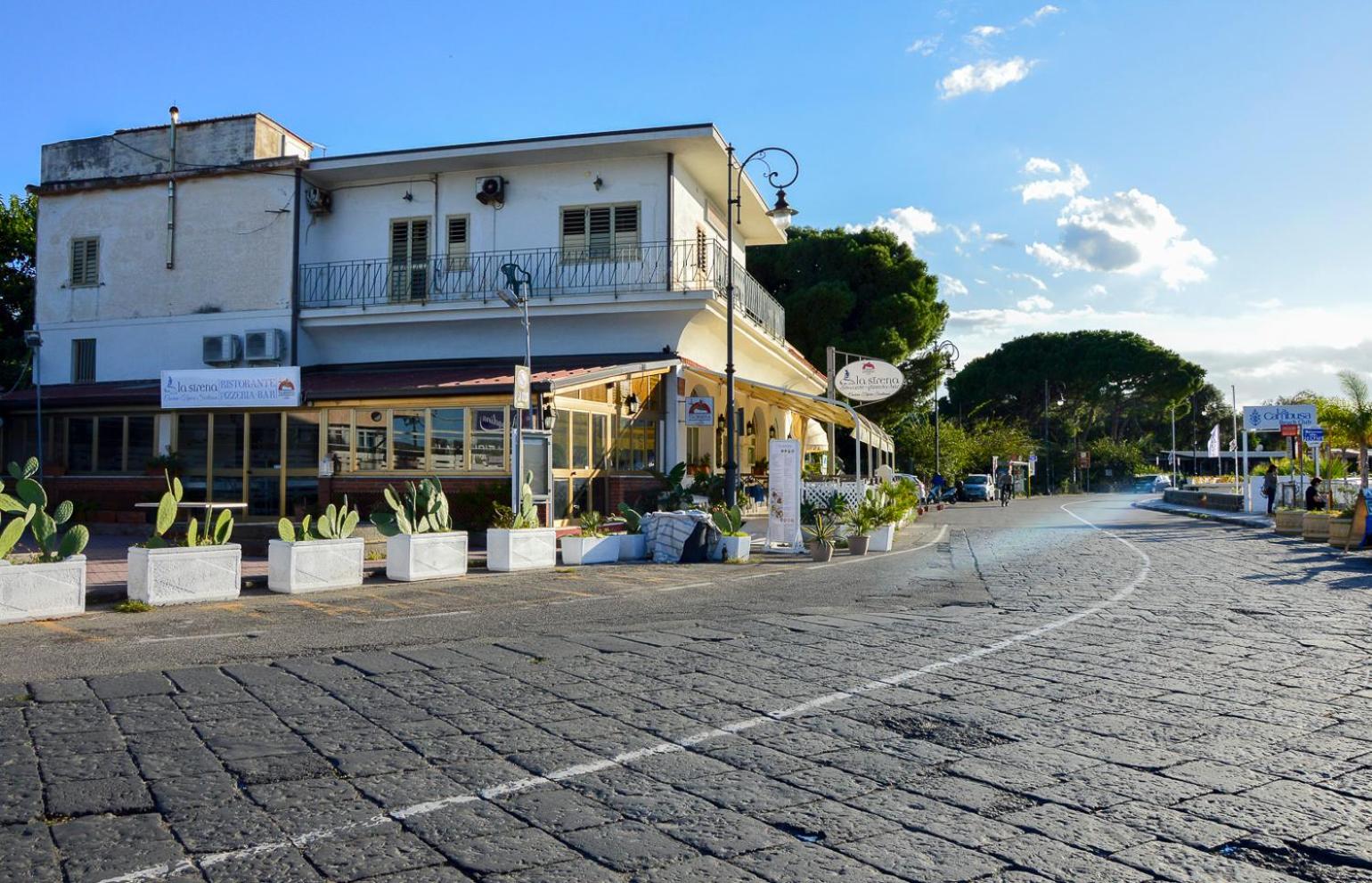 Hotel Paradise Beach - Image 1