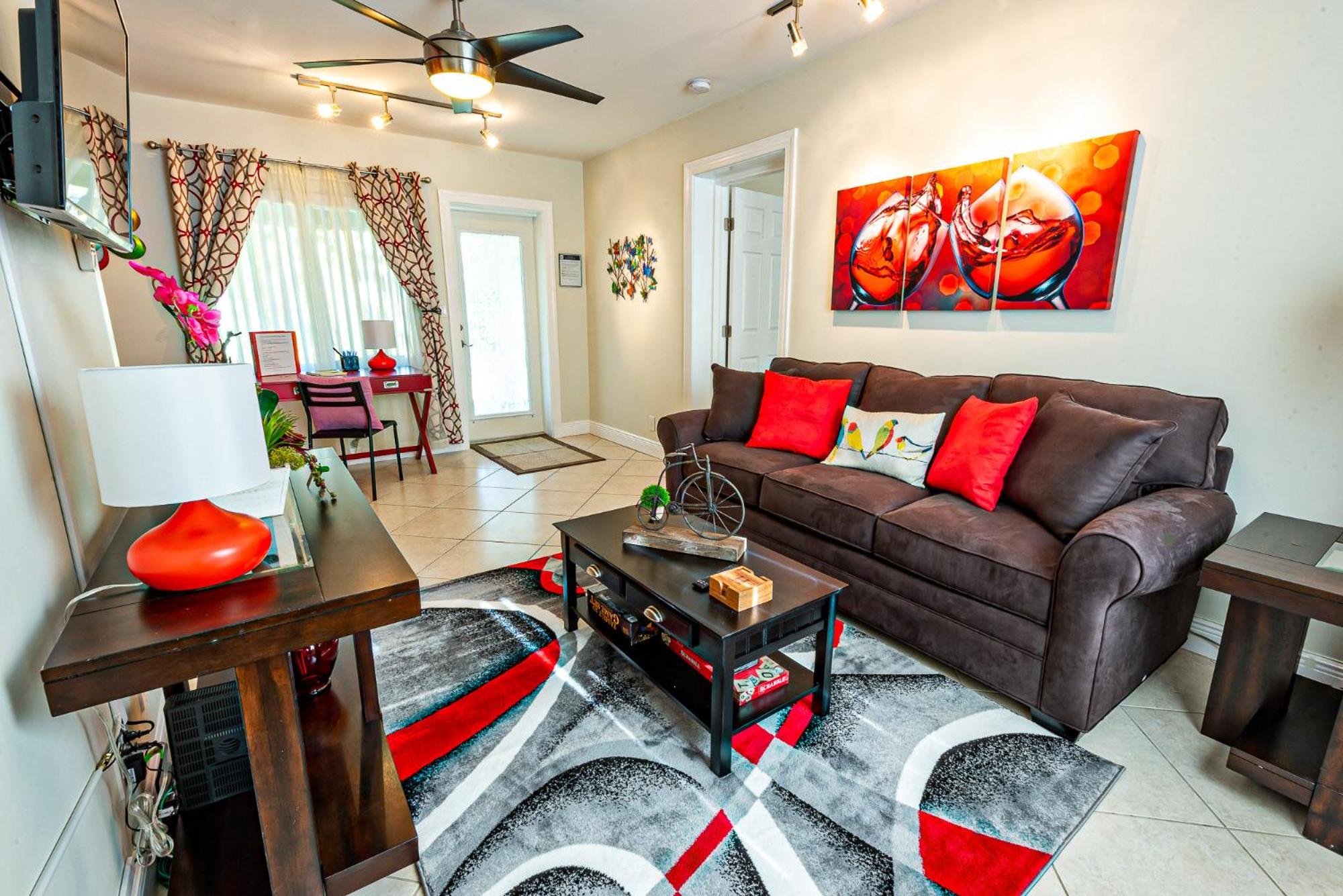 Hainsley Apartments at 1136 view 2