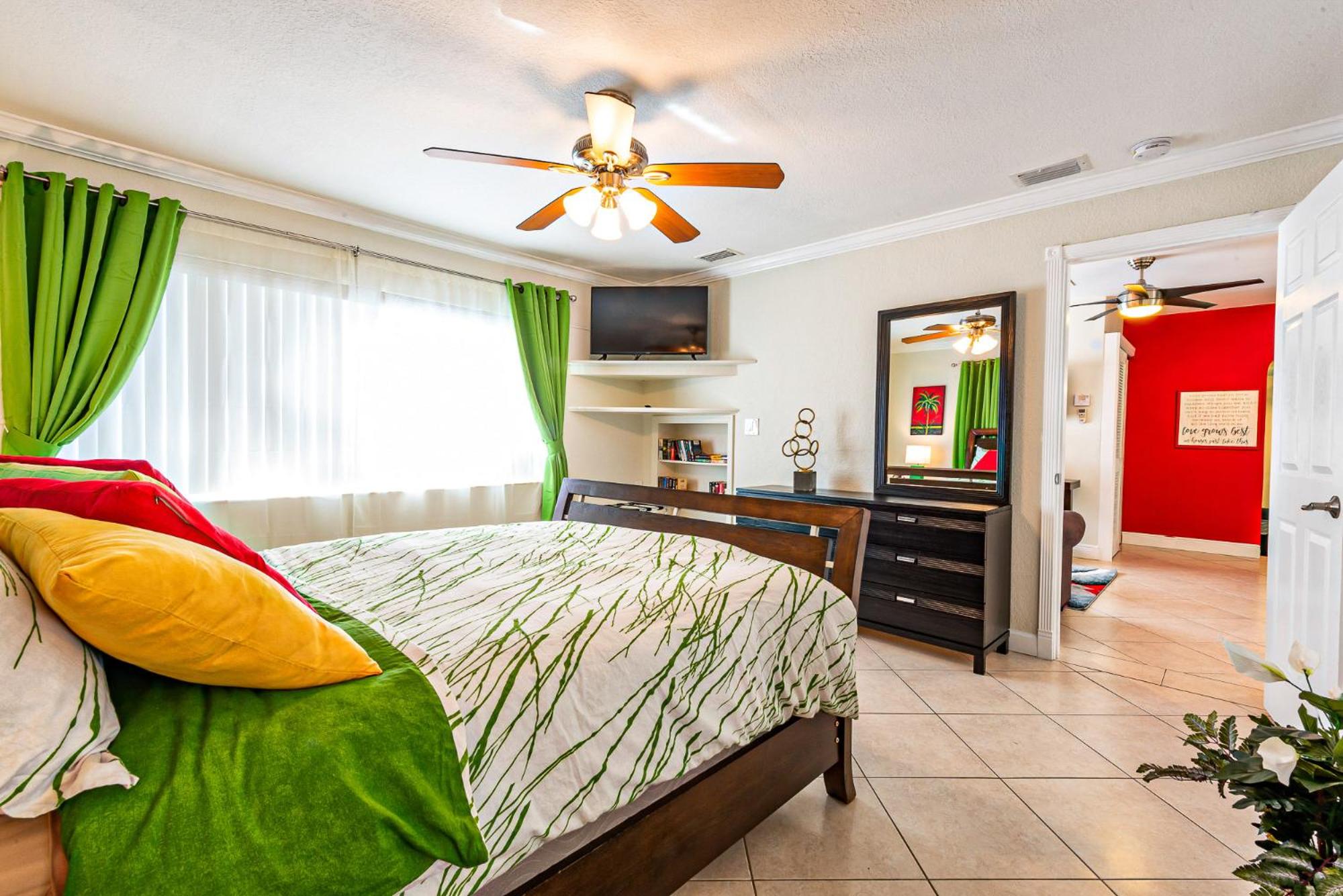 Hainsley Apartments at 1136 view 4