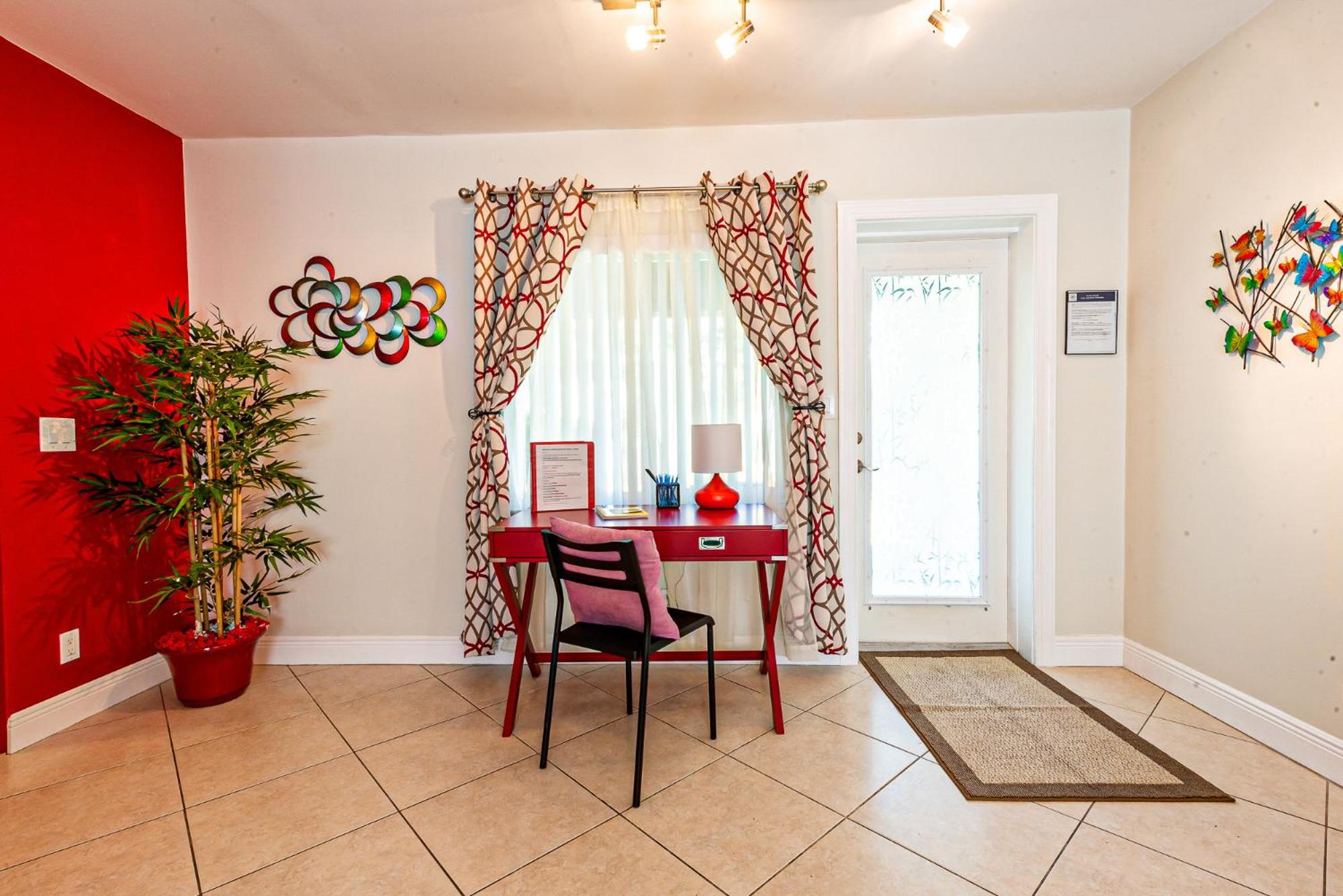 Hainsley Apartments at 1136 view 5