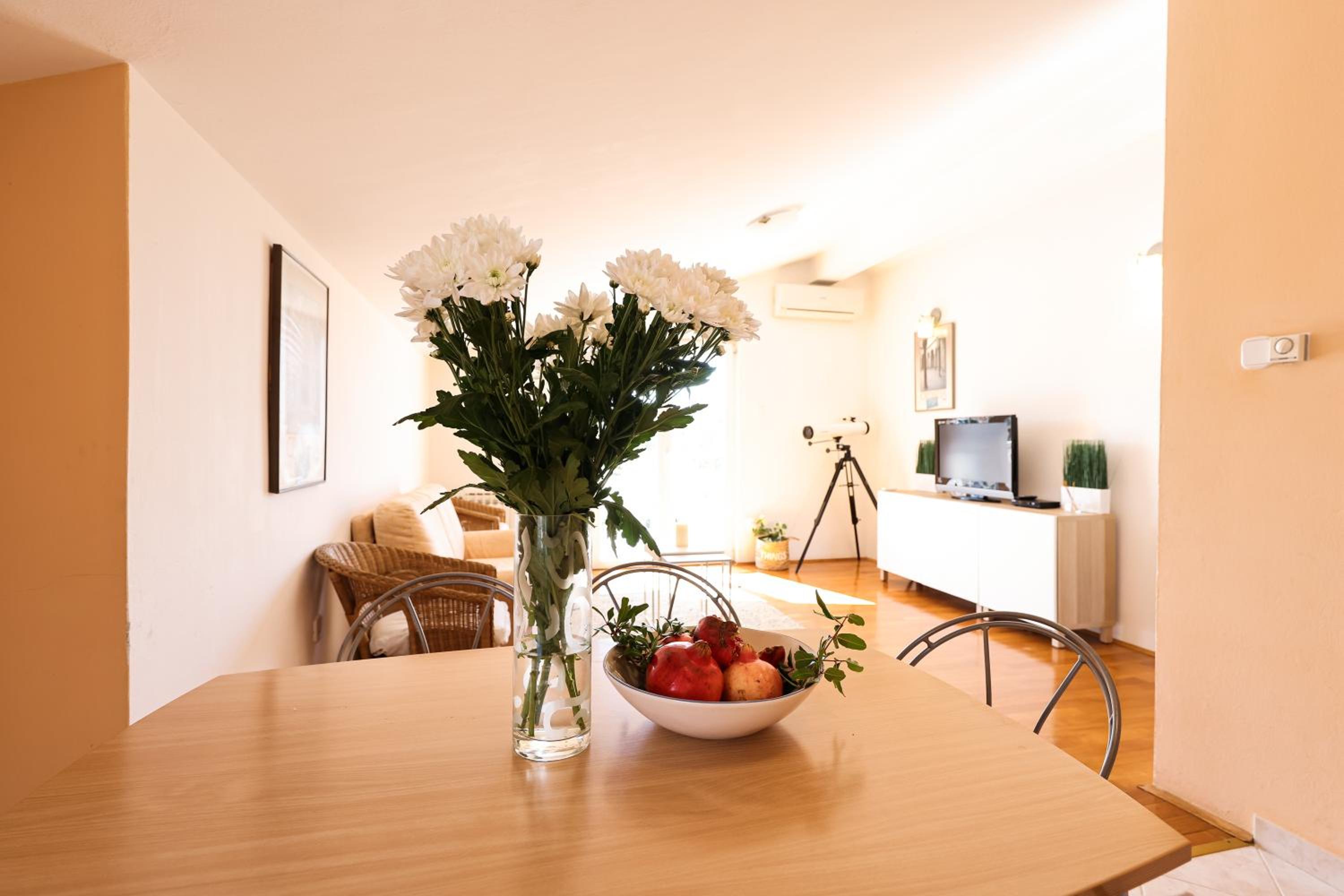 Apartment and Rooms Santini view 4