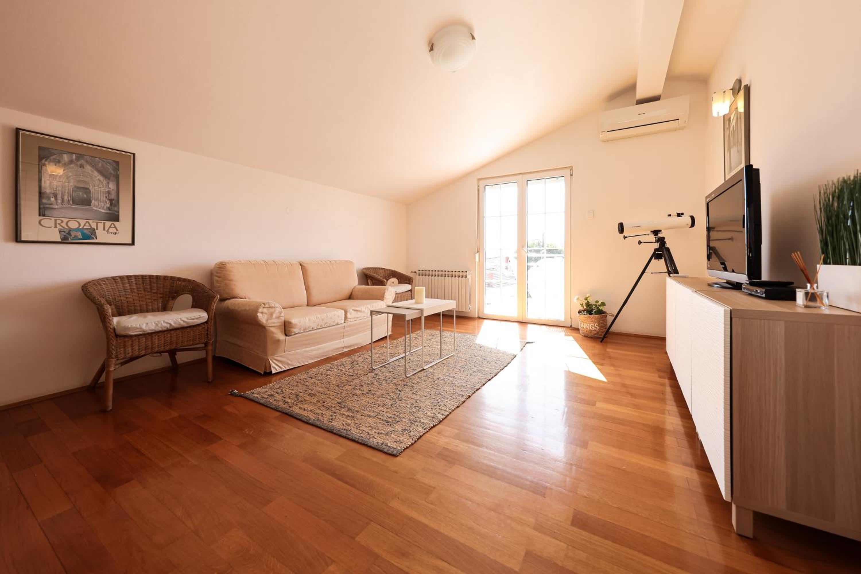 Apartment and Rooms Santini view 5