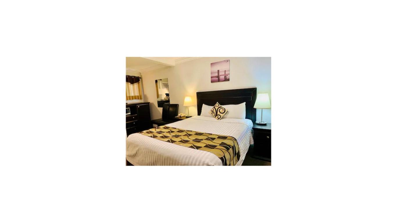Traveler's Motel Penticton-0