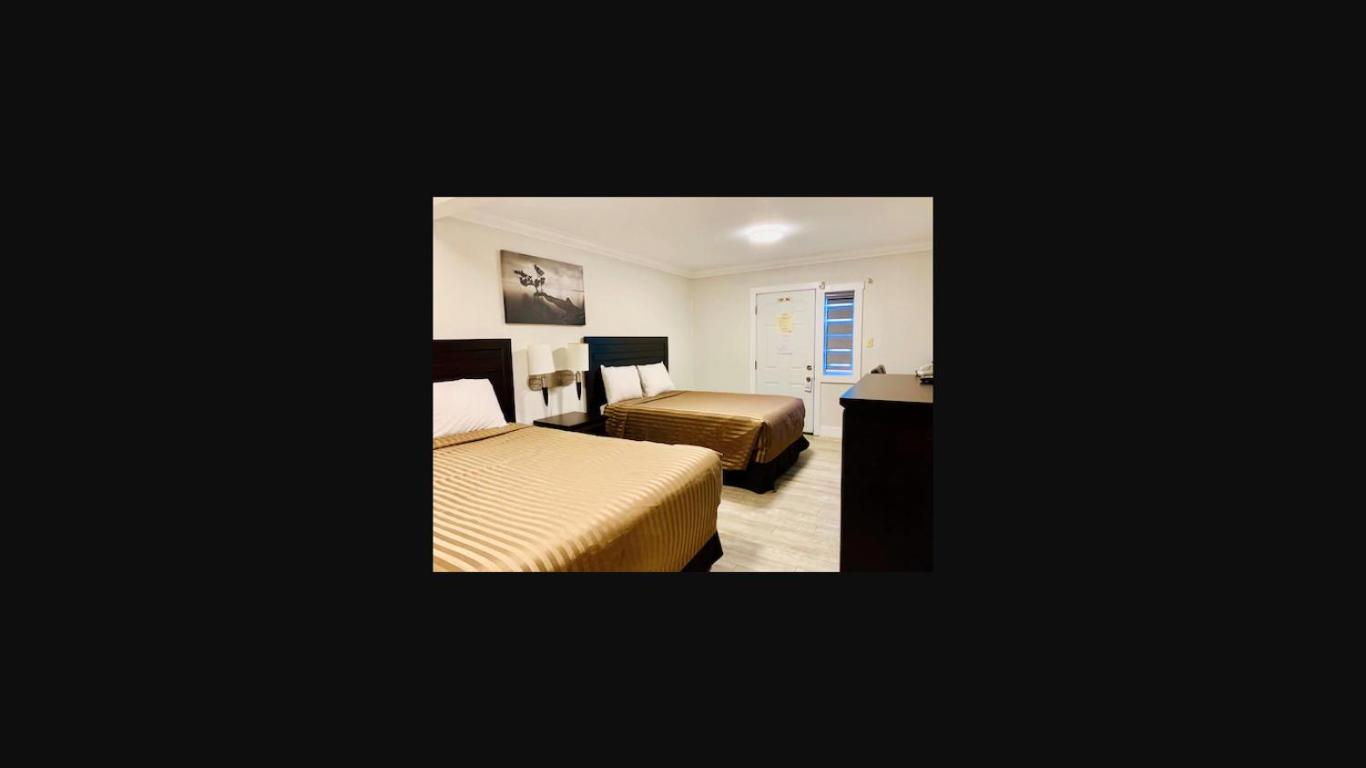 Traveler's Motel Penticton-2