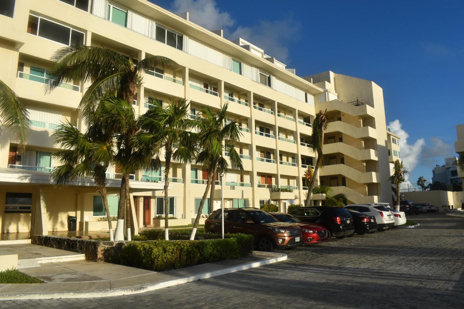 Brisas Beachfront Studios in Hotel Zone