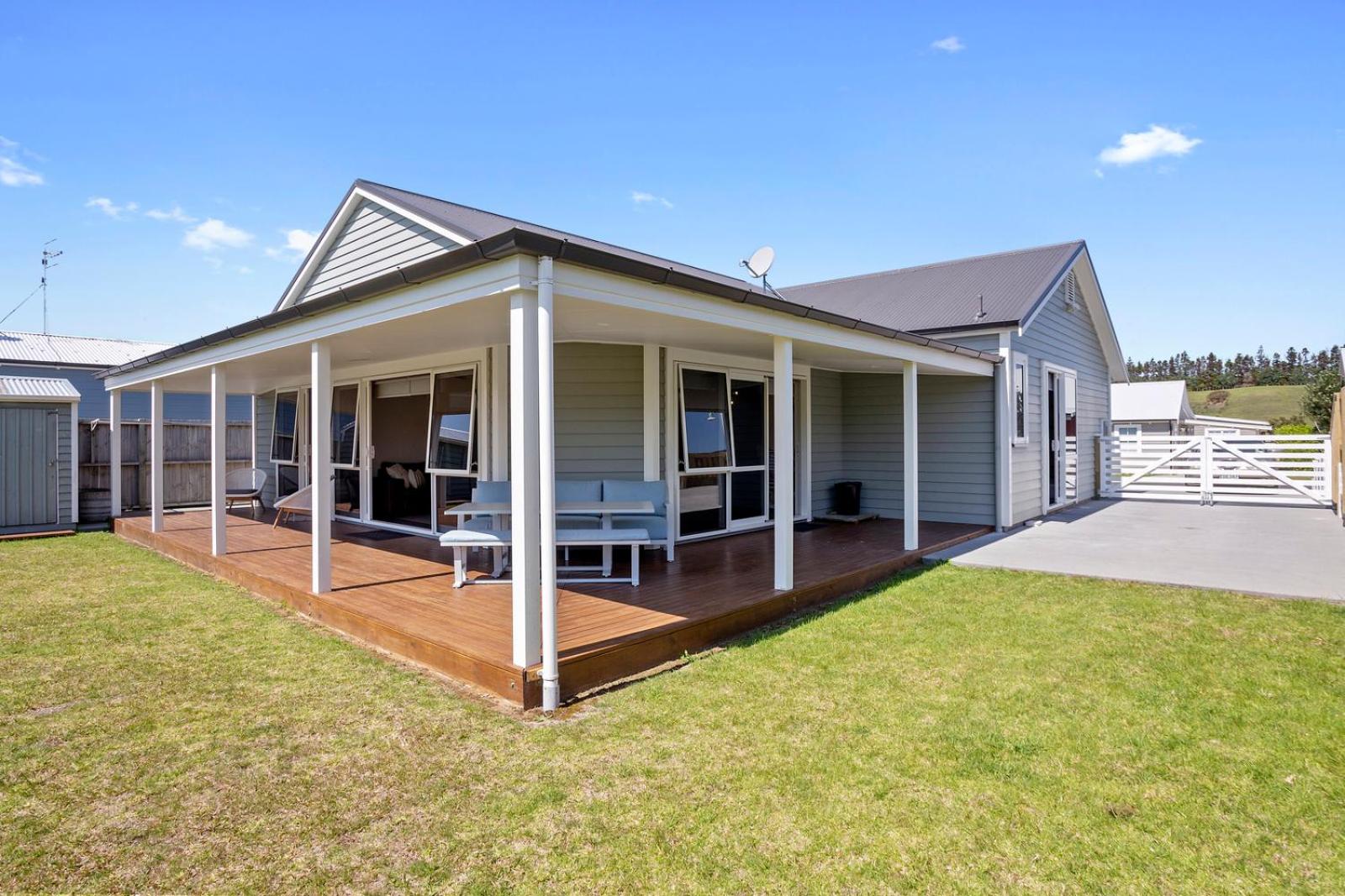 Sky Blue Retreat - Waihi Beach Holiday Home view 4