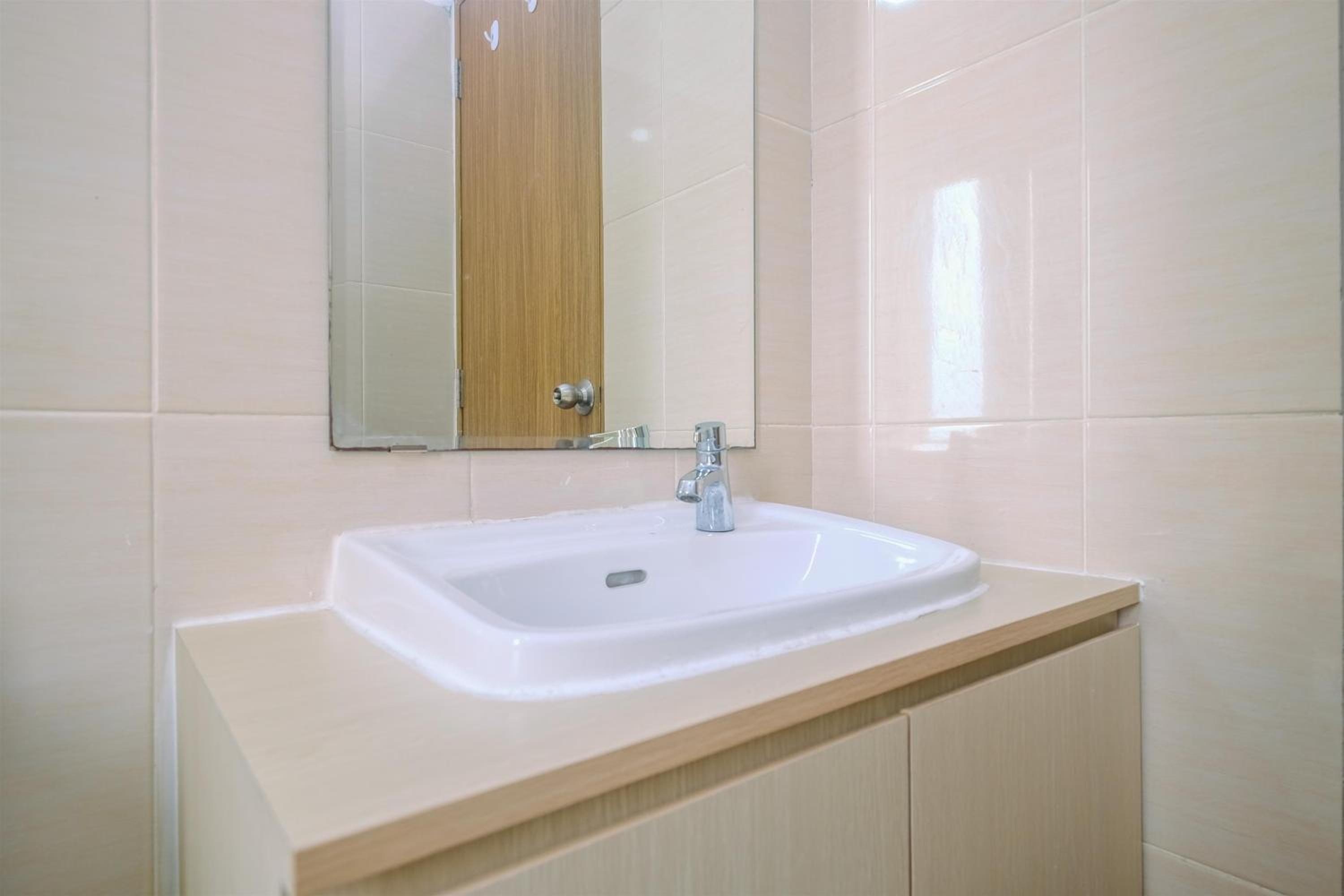 Comfortable and Spacious 2BR at Oasis Cikarang Apartment By Travelio, Cikarang - 9