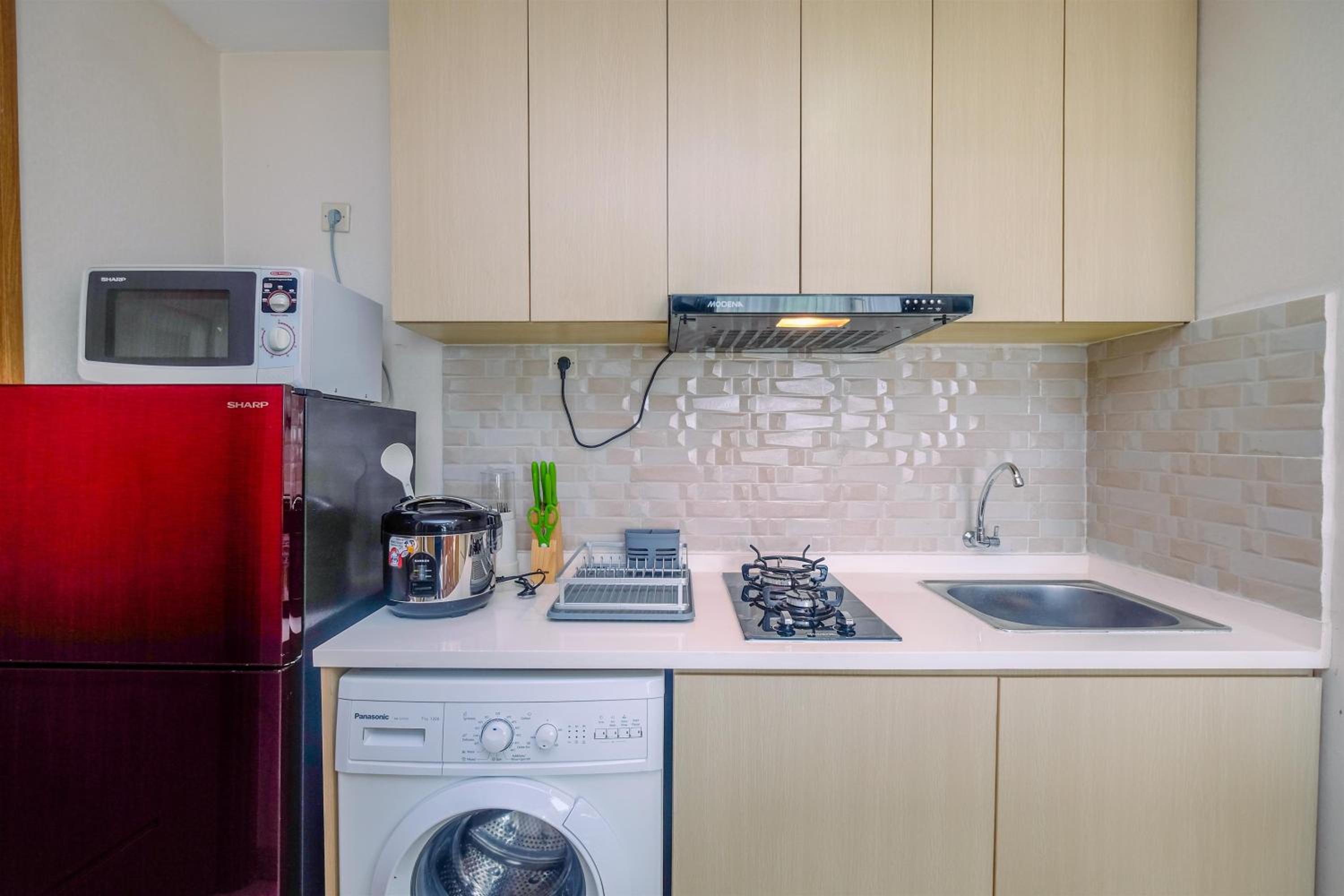 Comfortable and Spacious 2BR at Oasis Cikarang Apartment By Travelio, Cikarang - 12