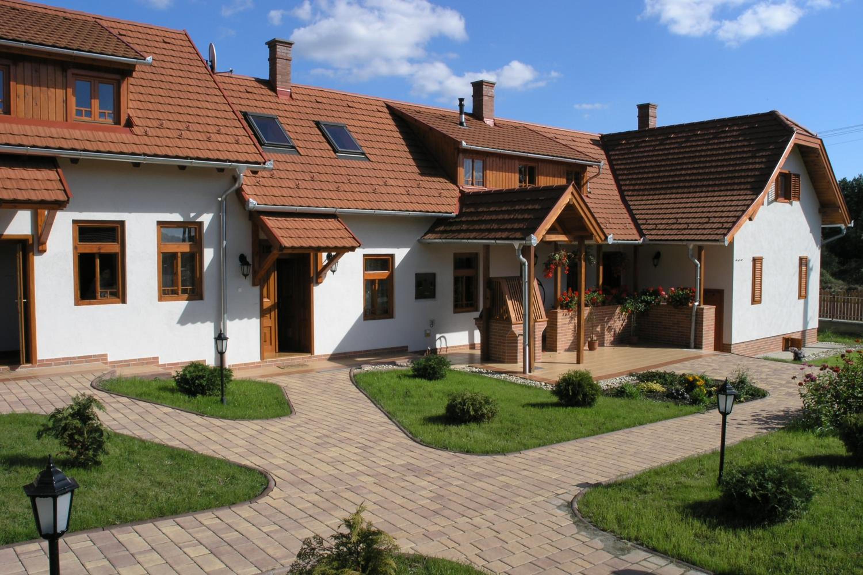 Photo 8