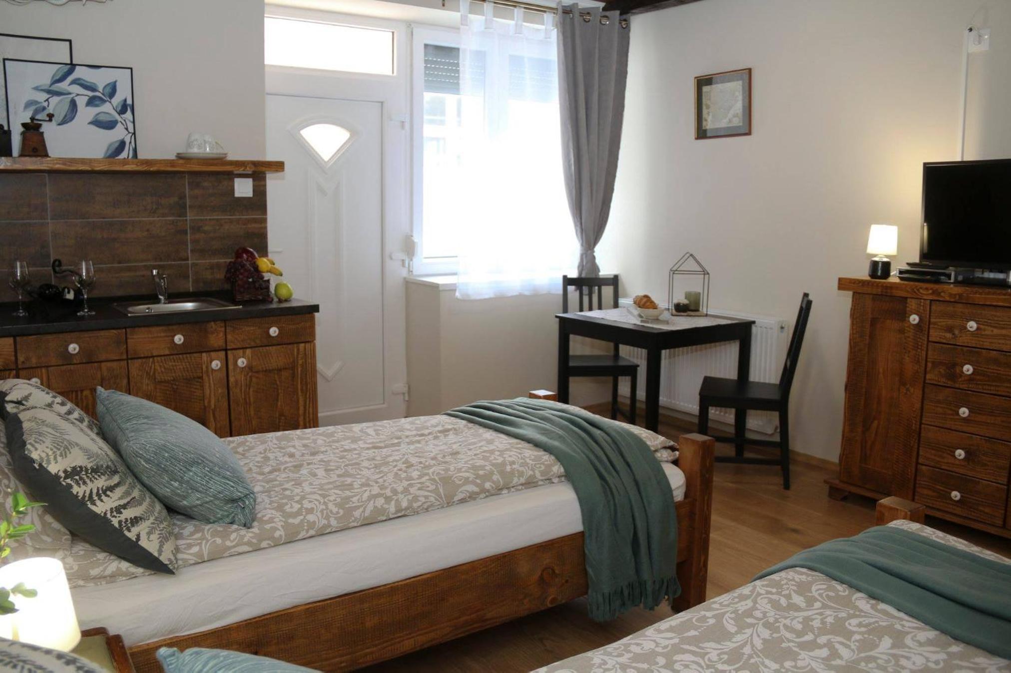 Pálma Apartmanok Szálláshely Százhalombatta 4a view 2