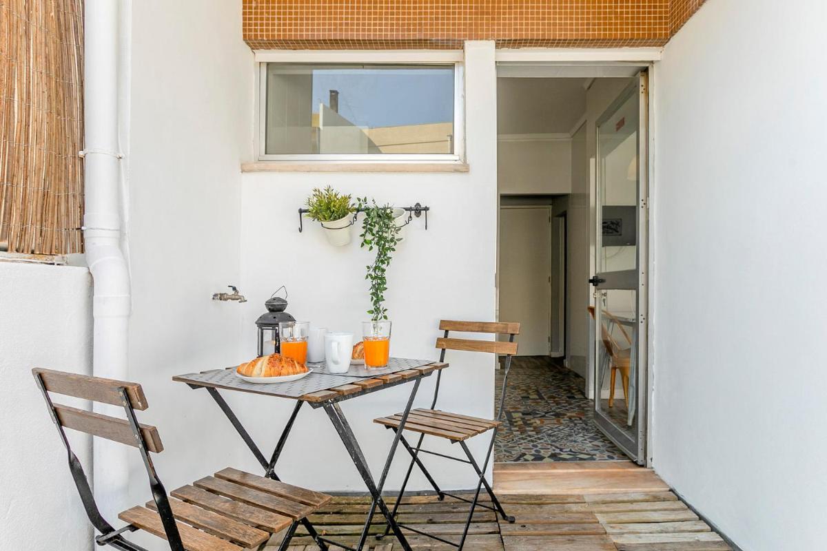 Porto Stanza - 1BR Flat Downtown with Patio by LovelyStay view 3