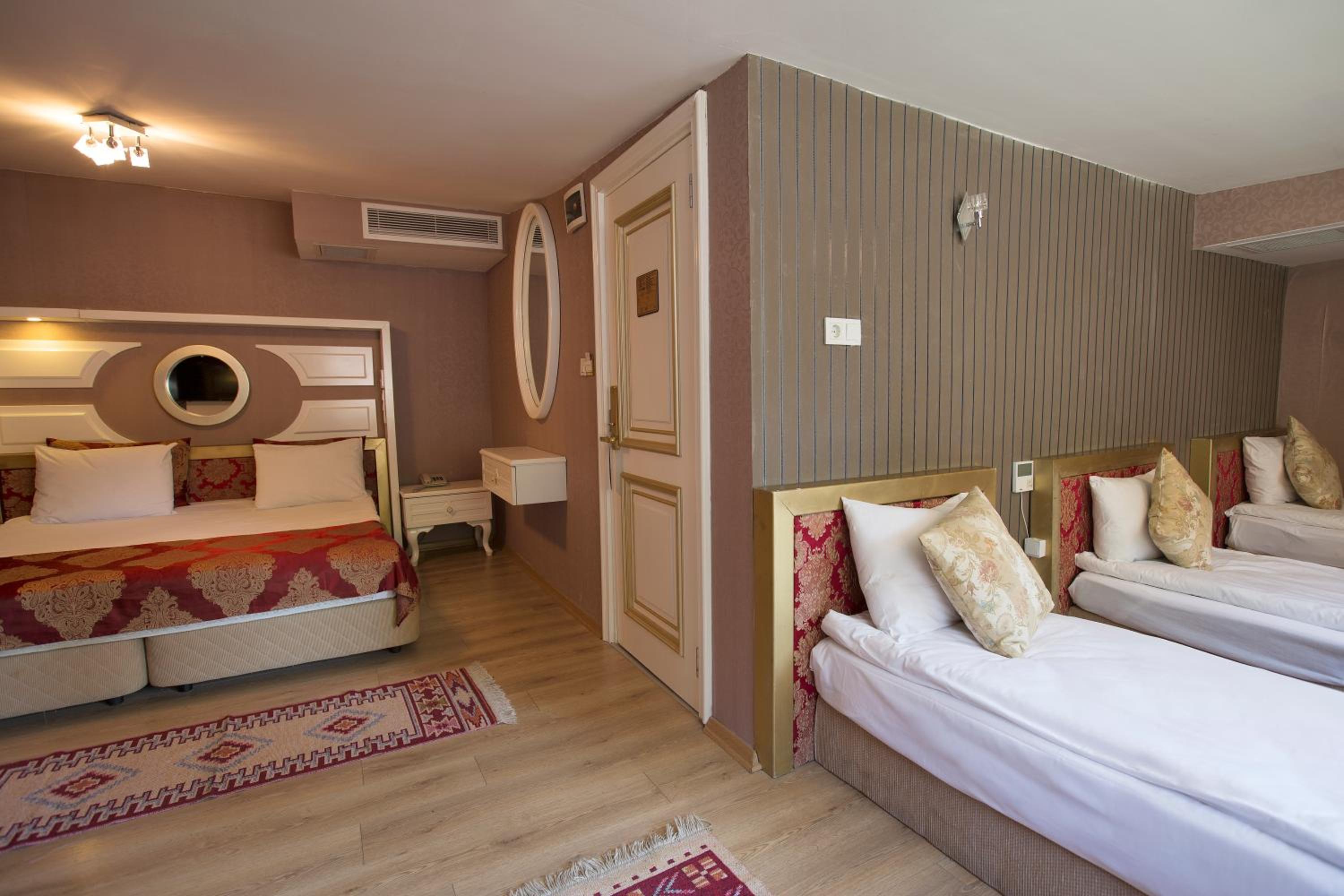 Hotel Queens Land - Image 15