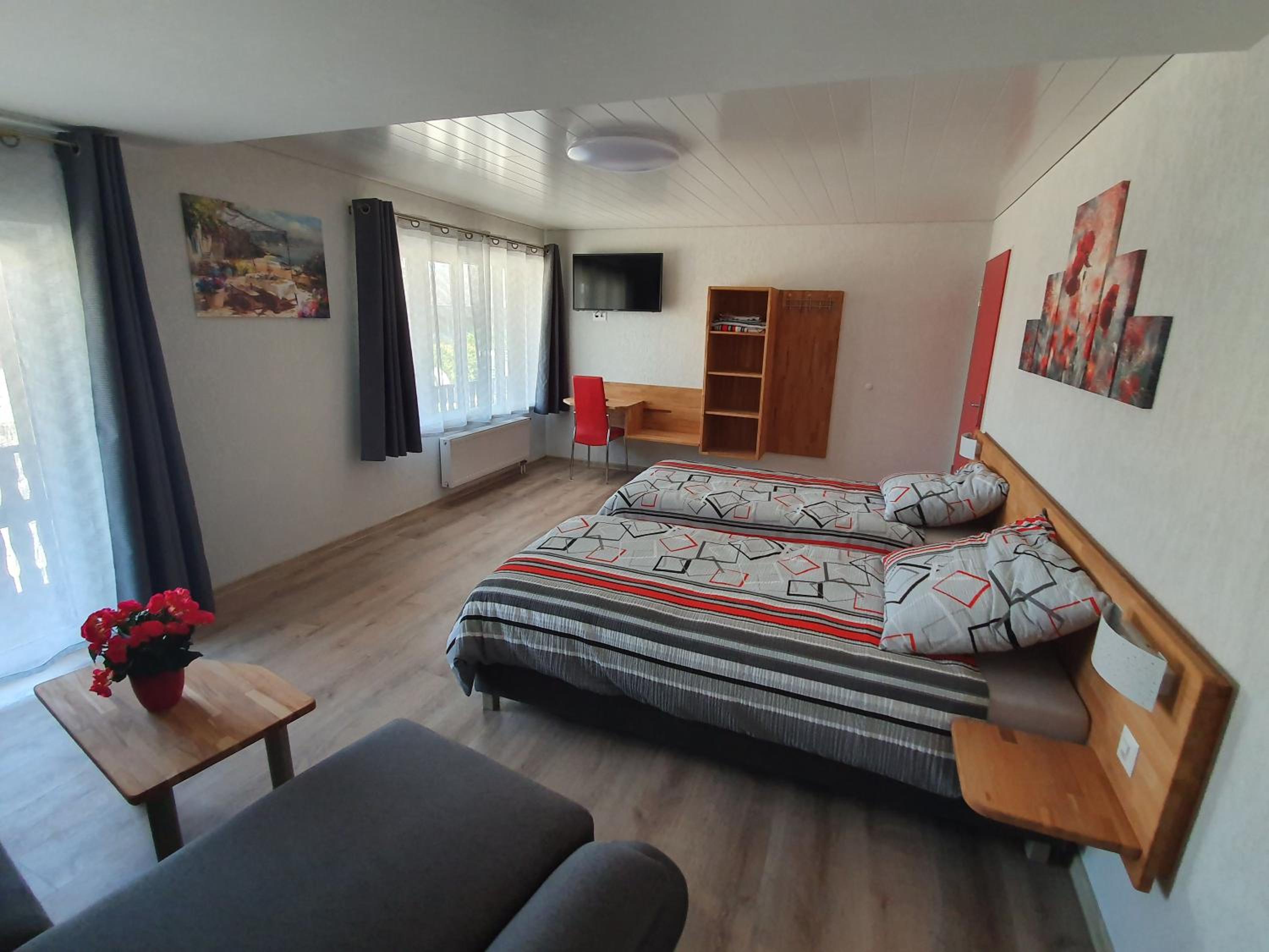 Photo 8