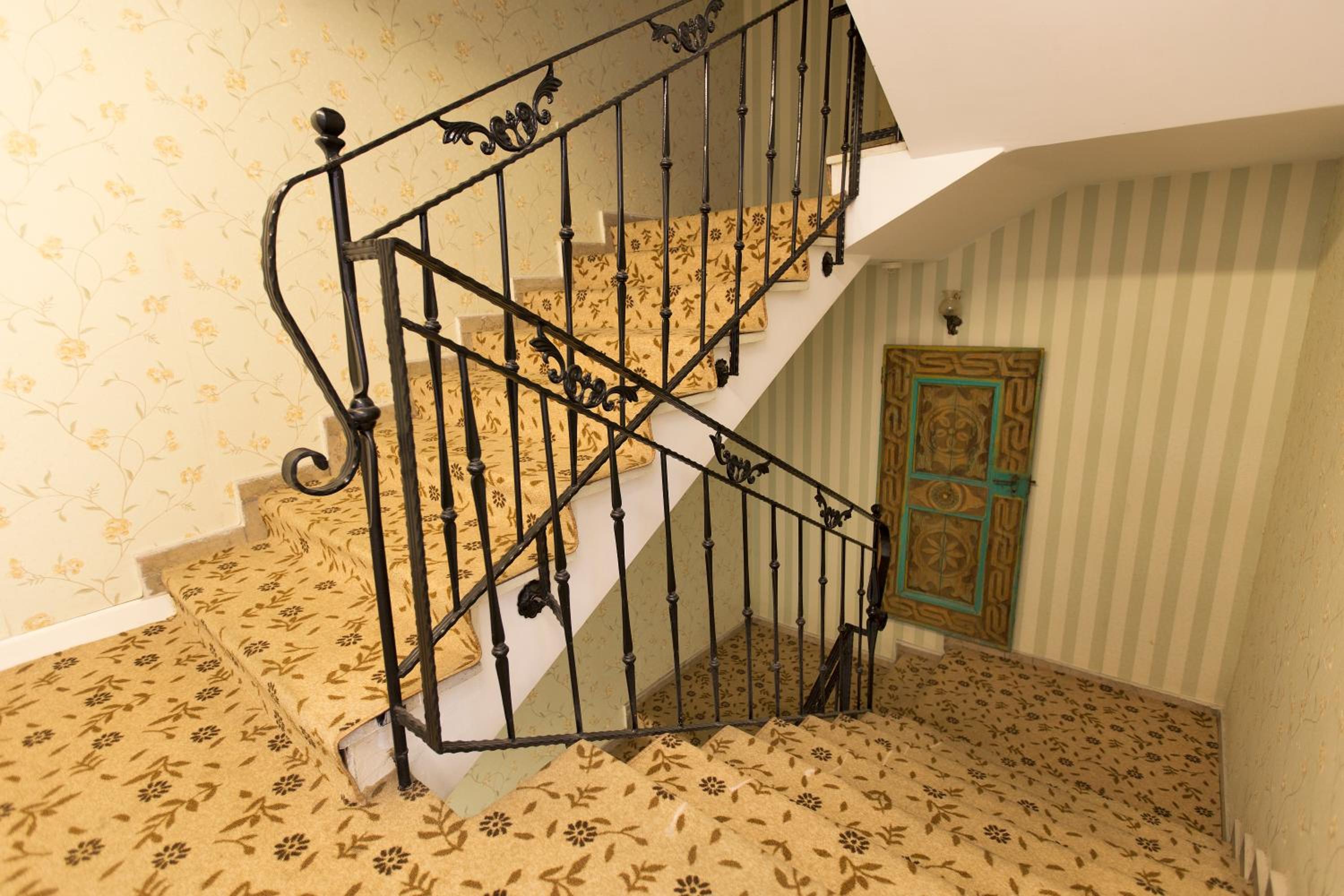 Hotel Queens Land - Image 23