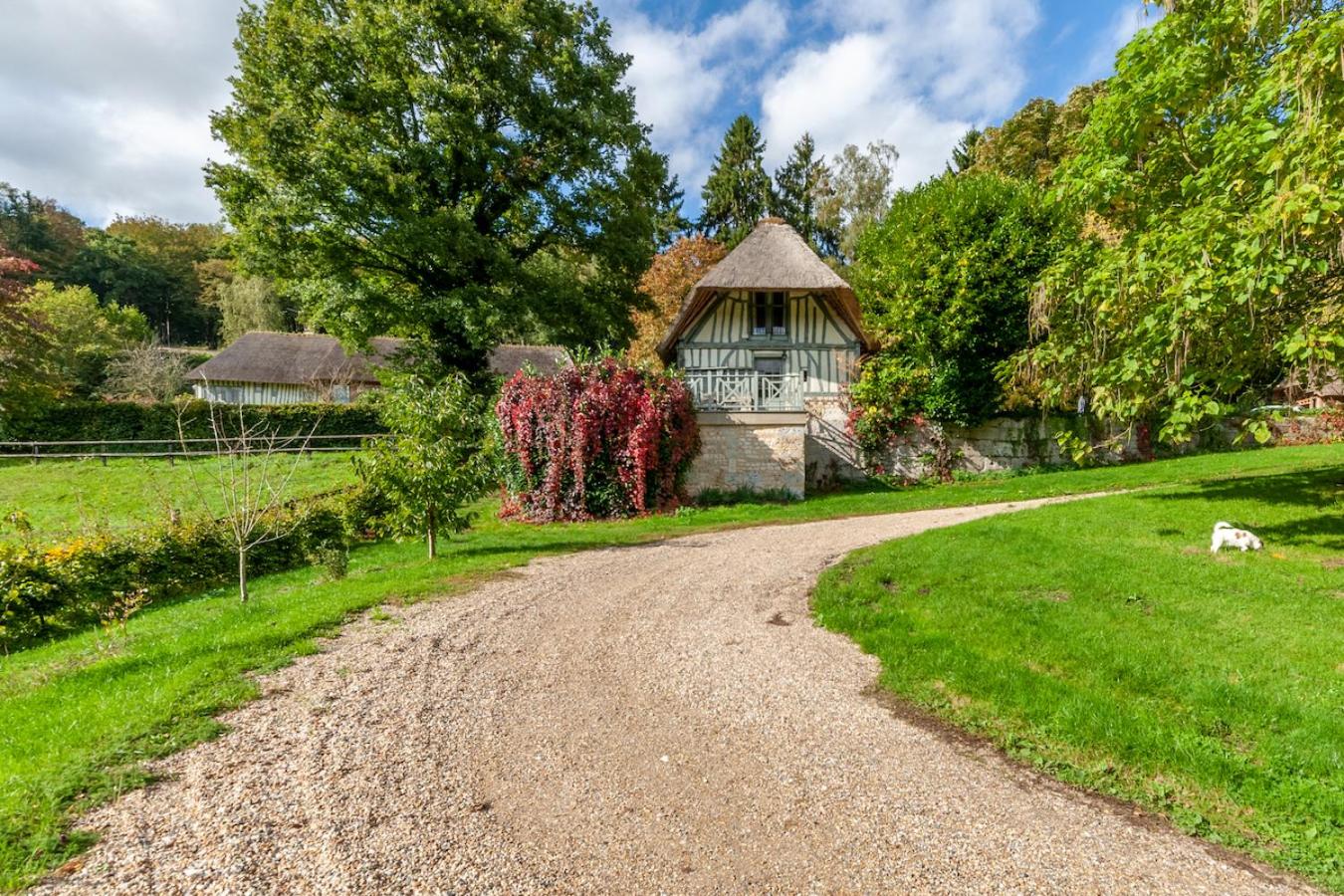 Le Manoir du Perroy view 3
