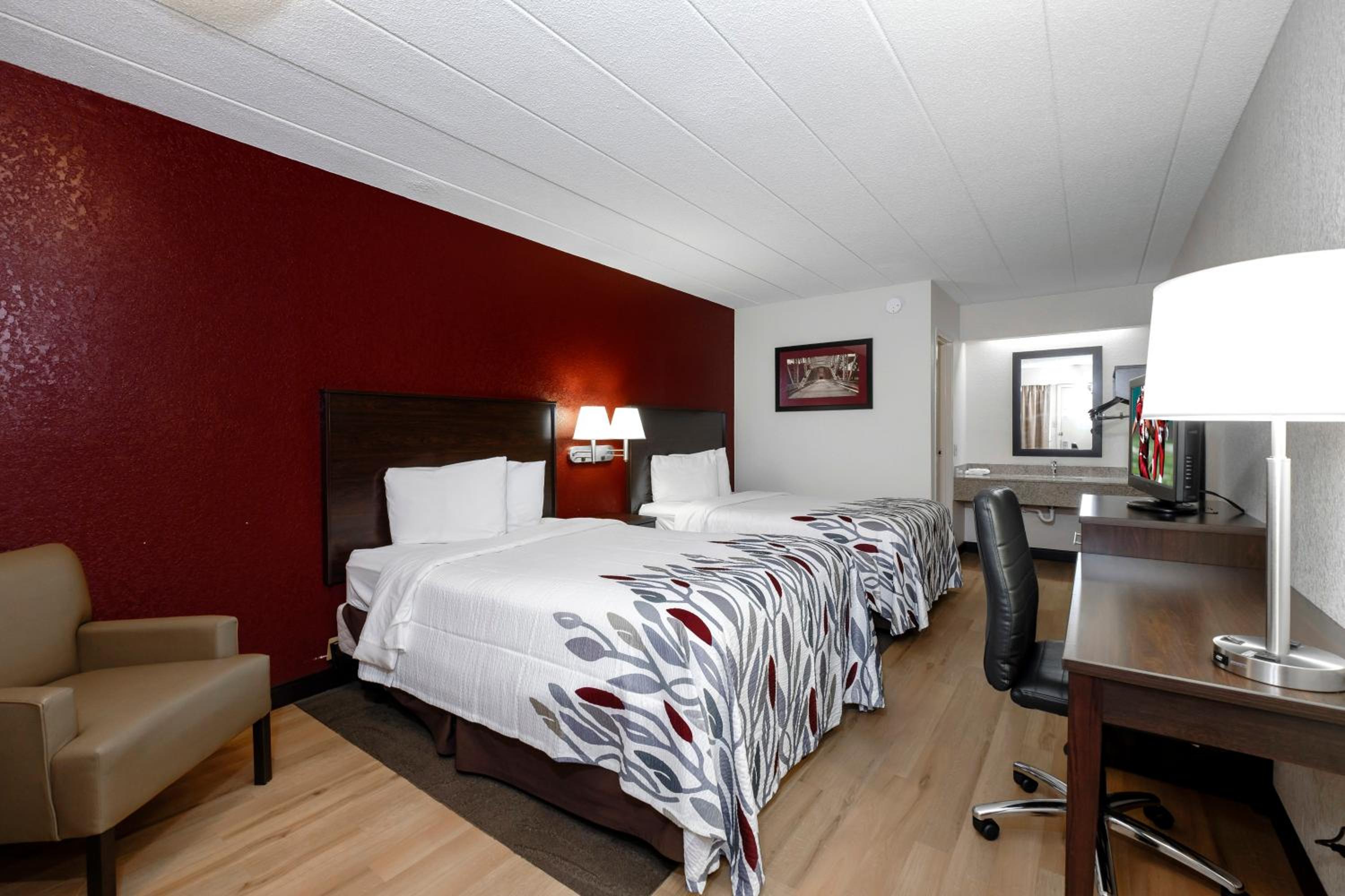 Bloomington Vacations - Red Roof Inn Bloomington - Normal/University - Property Image 13