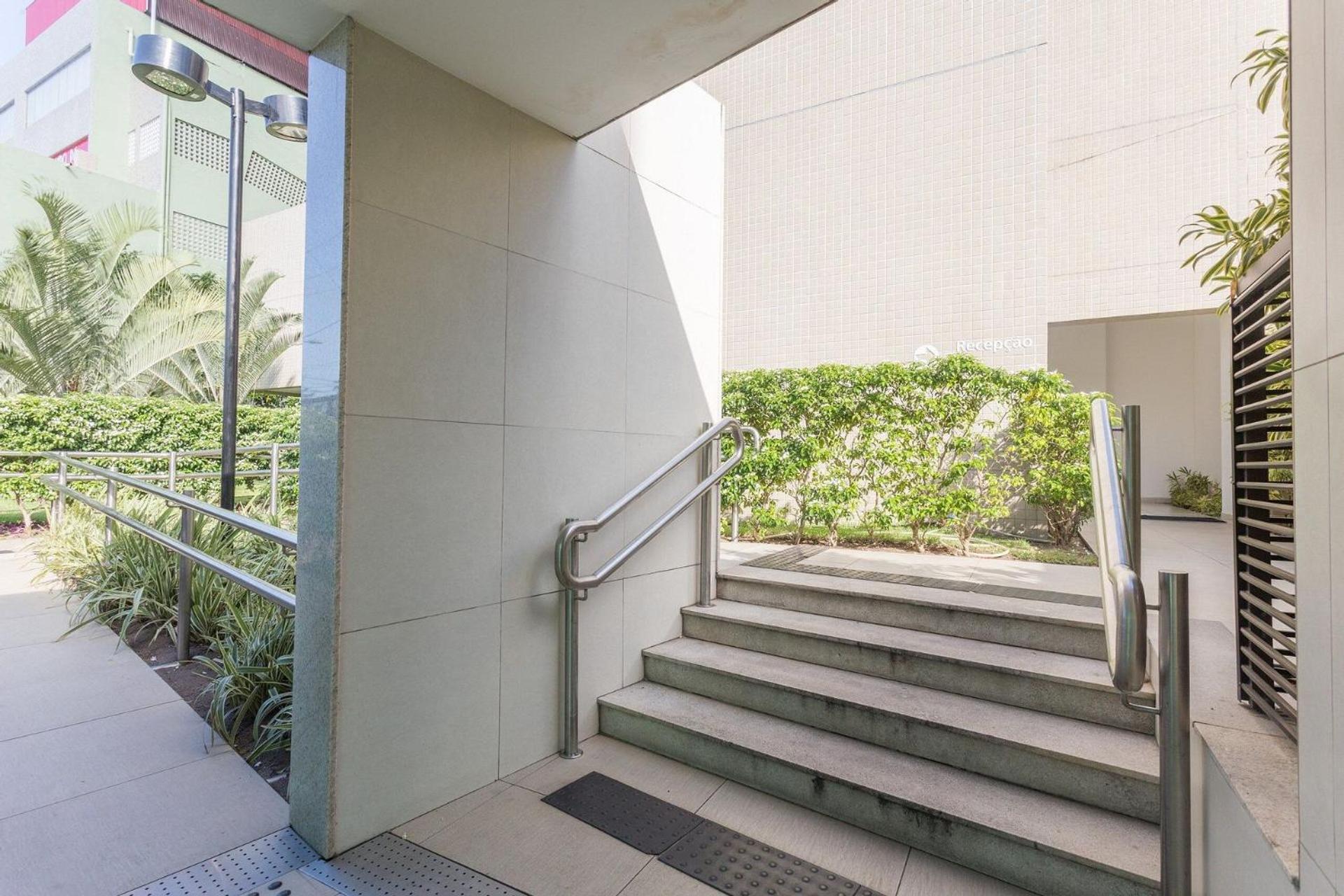Luxurious 2 bedroom flat next to CASV and Riomar view 5
