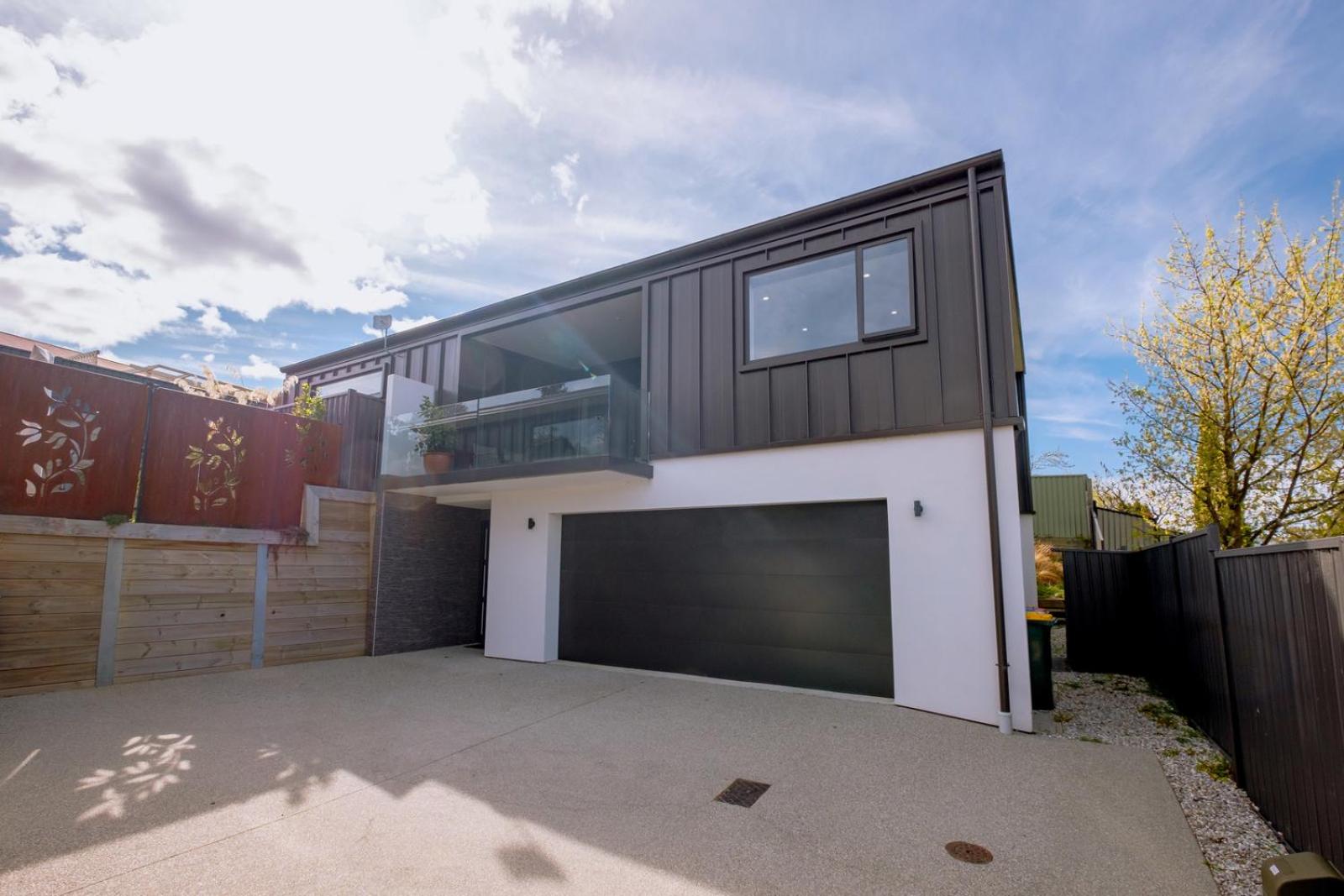 Hotel Kawerau River Retreat - Cromwell Holiday Home - Image 1