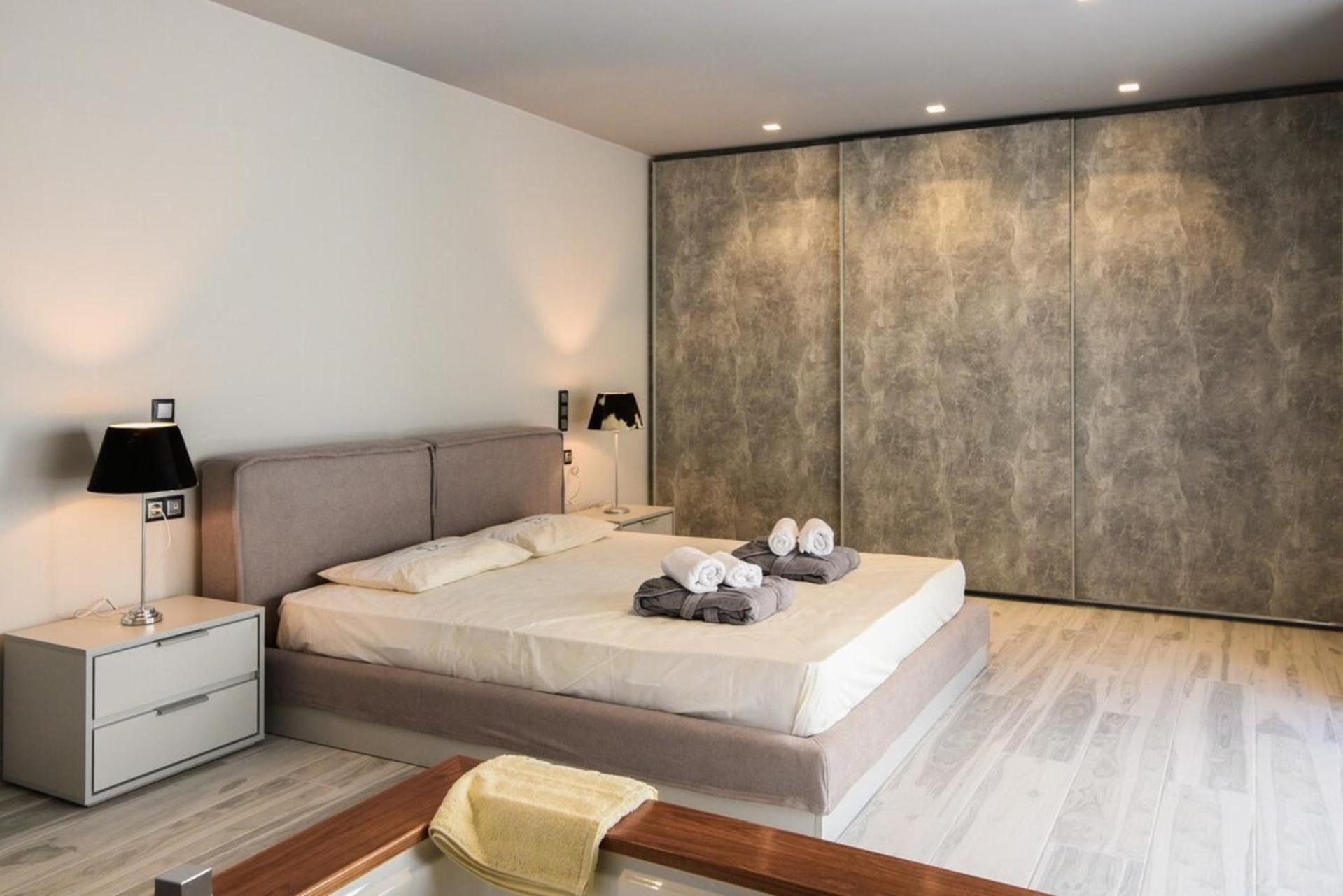 Black Diamond Luxury Beachfront Villa Selenia view 4
