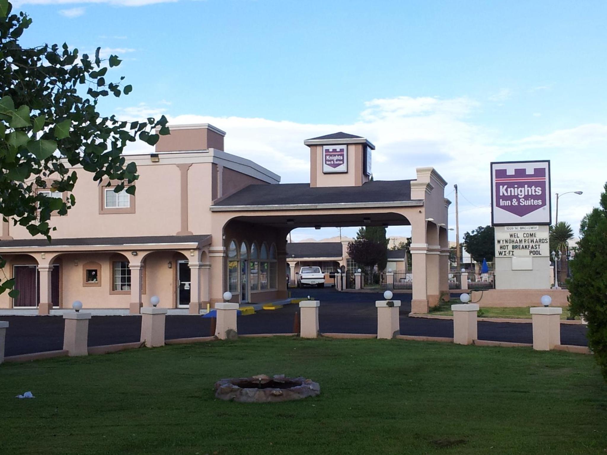 Van Horn Vacations - Knights Inn Van Horn - Property Image 2