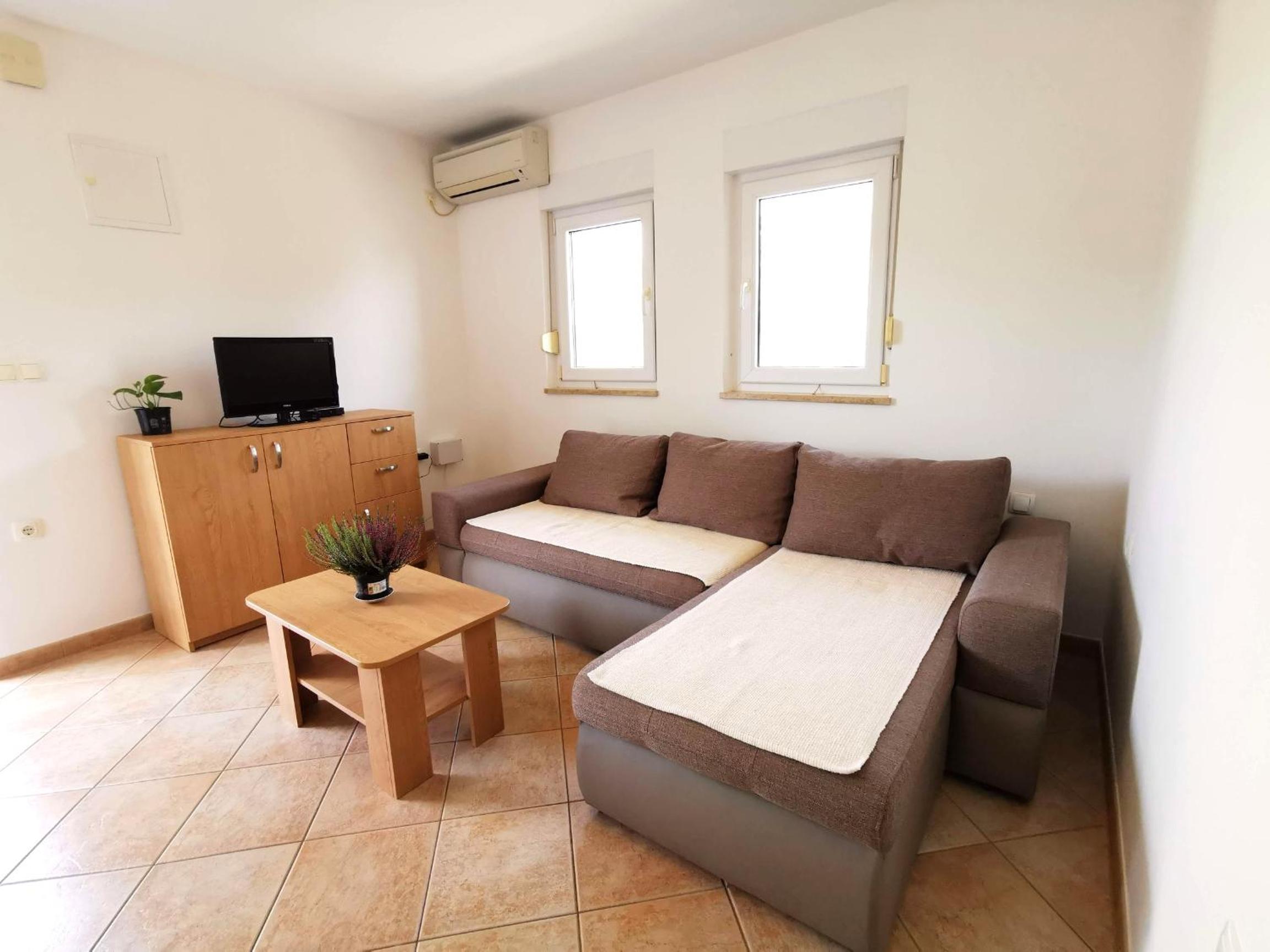 Apartment Dundo in quiet green area view 5