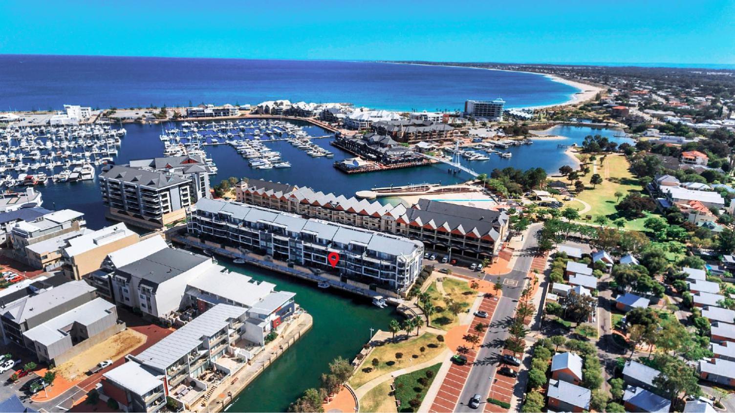 Hotel Marina Canals Apartment - Image 1