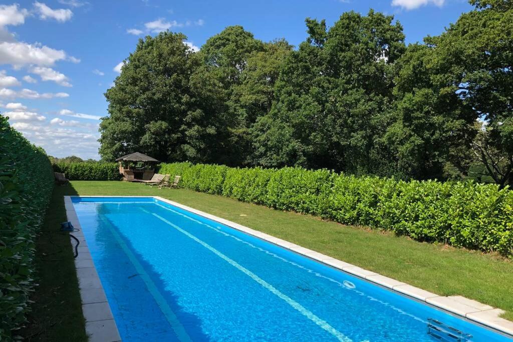 Luxury 2 Bed Cottage in the Orchard of a 17th Century Manor House view 2