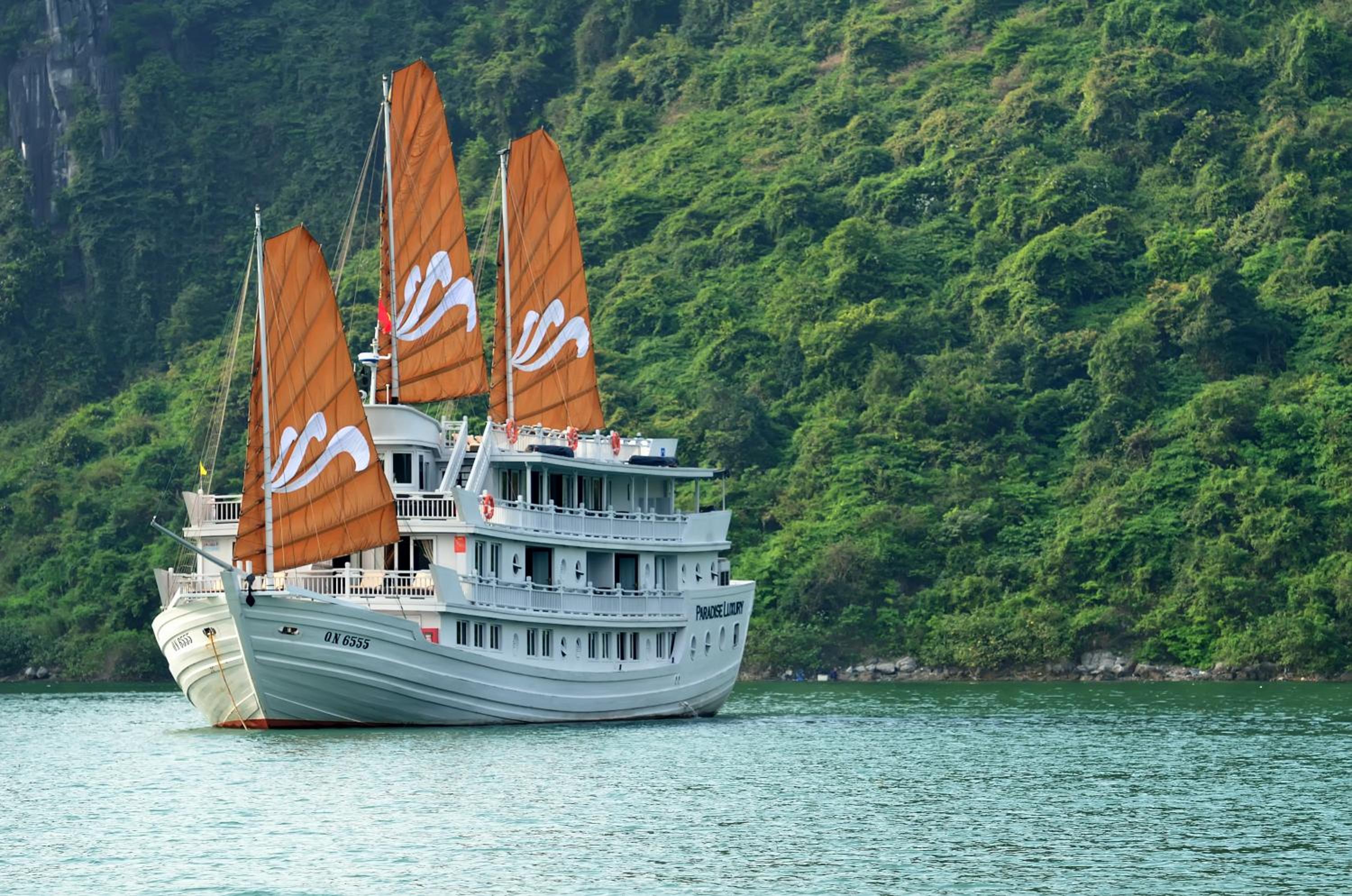 Paradise Sails Cruise
