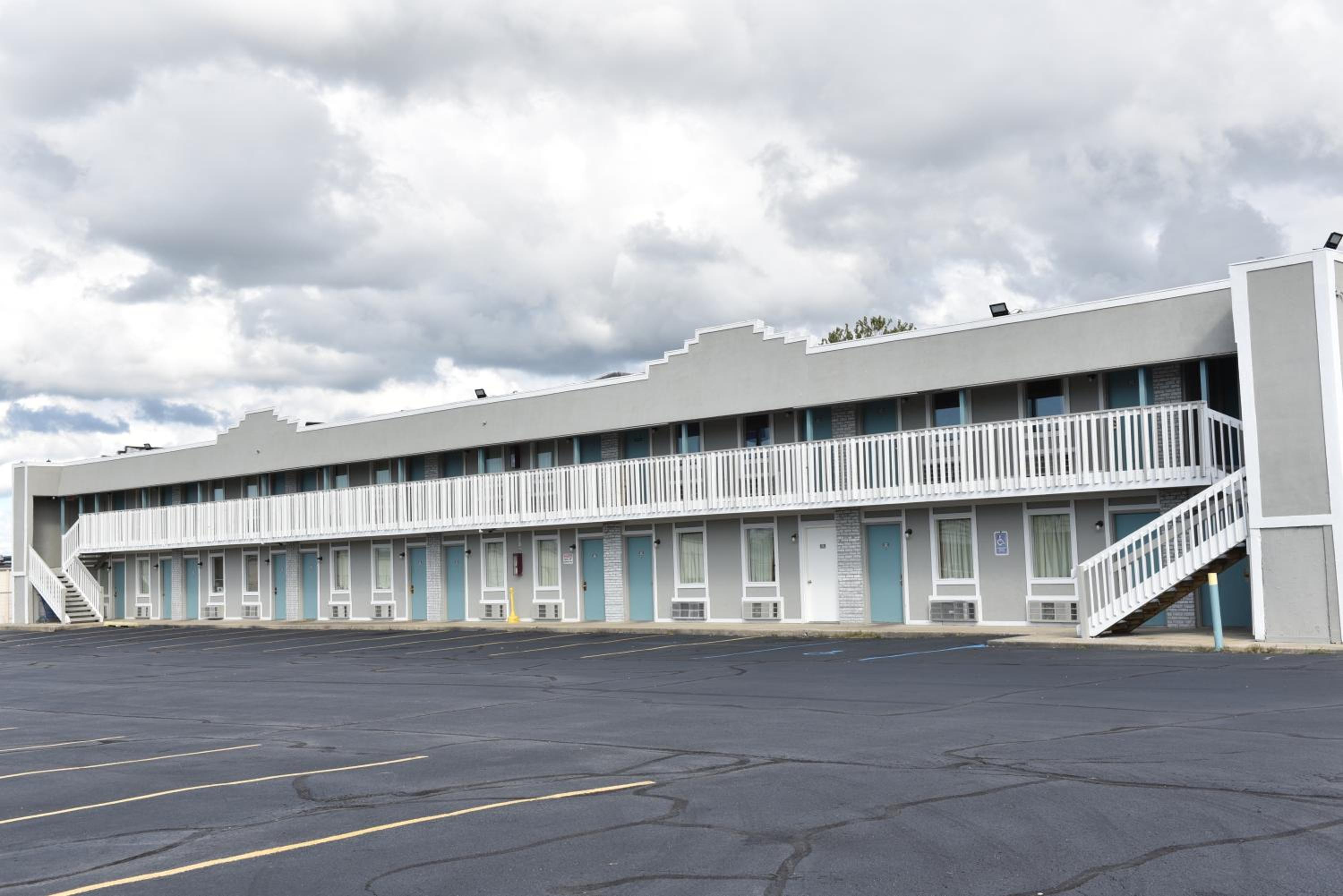 Merrillville Vacations - Knights Inn Merrillville - Property Image 8