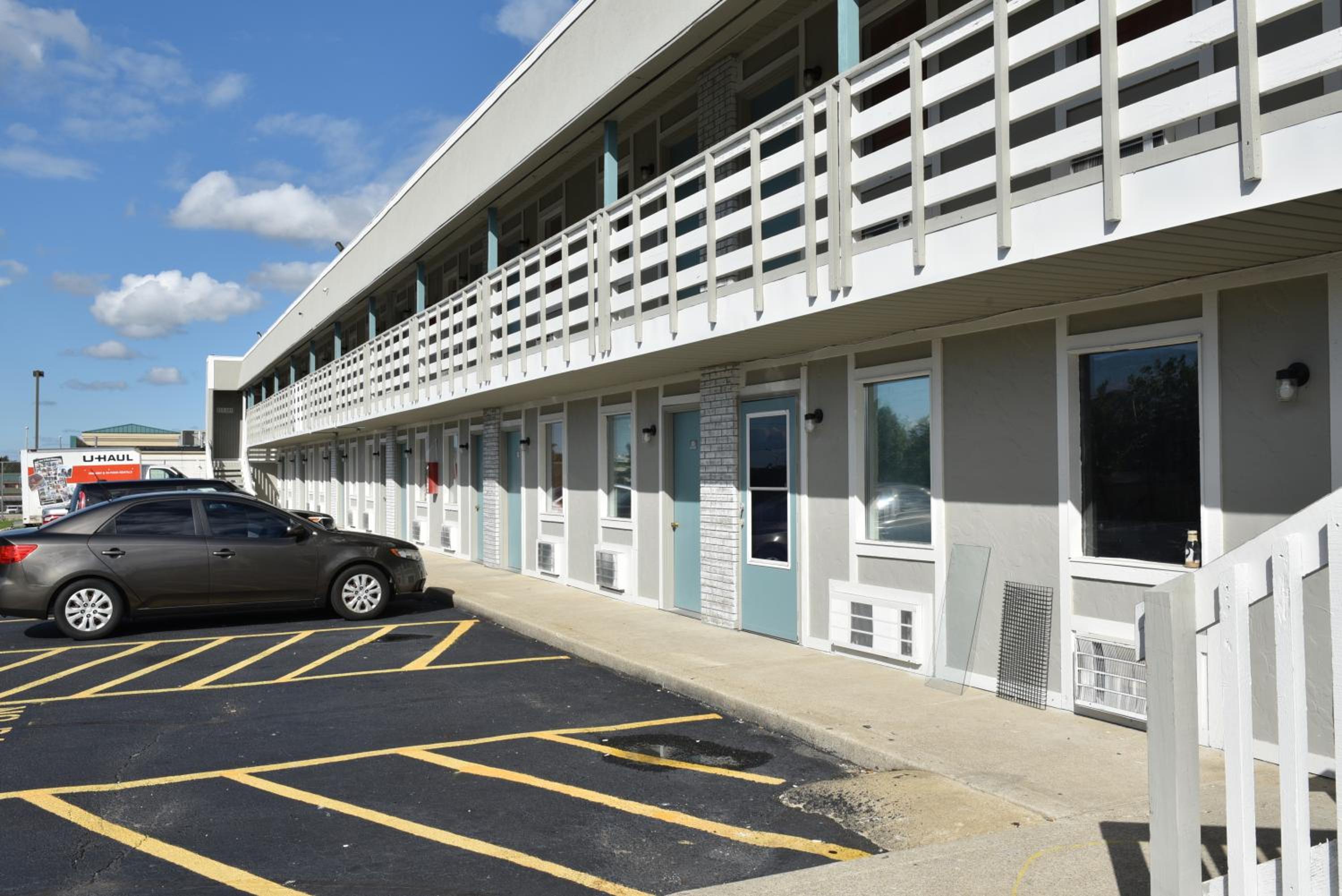 Merrillville Vacations - Knights Inn Merrillville - Property Image 3
