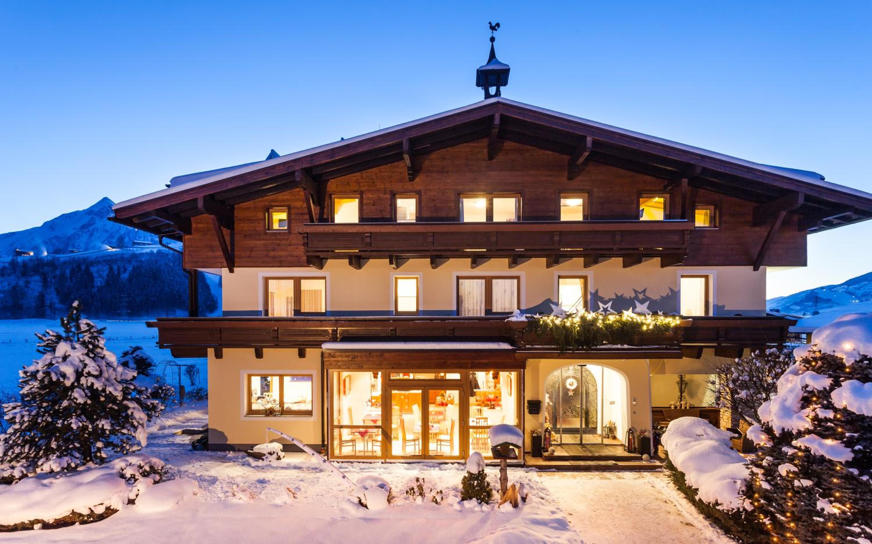 Simone's Platzerl - inklusive täglichem freien Eintritt Tauern Spa - nur 5 Gehminuten, Sommerkarte, privatem Garten mit Schwimmteich, Grill und Saunabereic