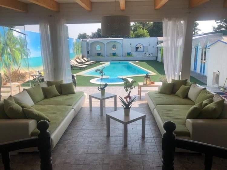 lounge