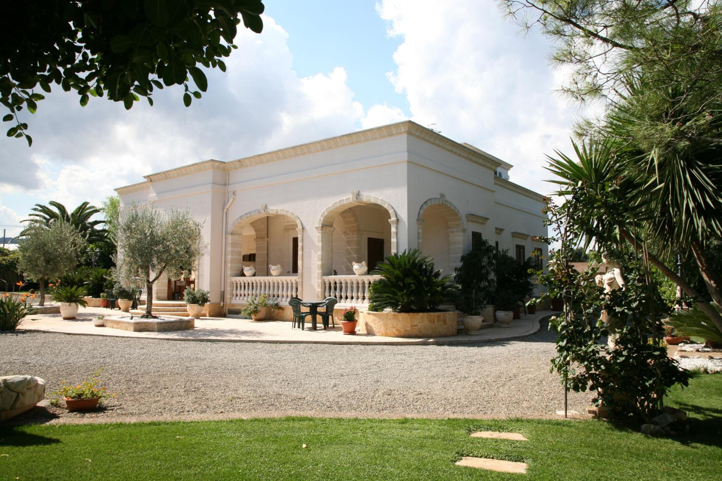 Villa Tonia