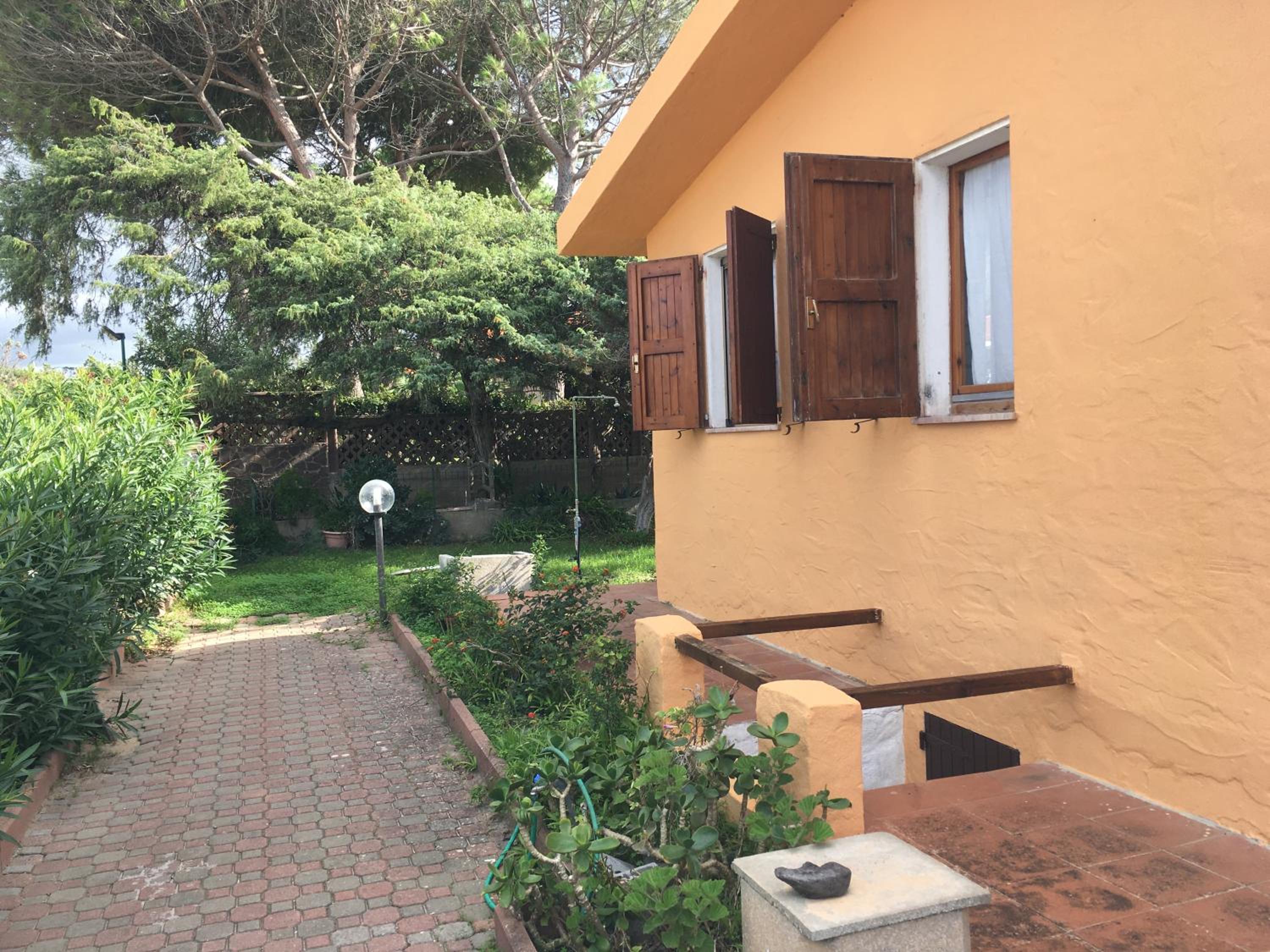Eden Beach, trilocale con giardino a pochi passi dal mare