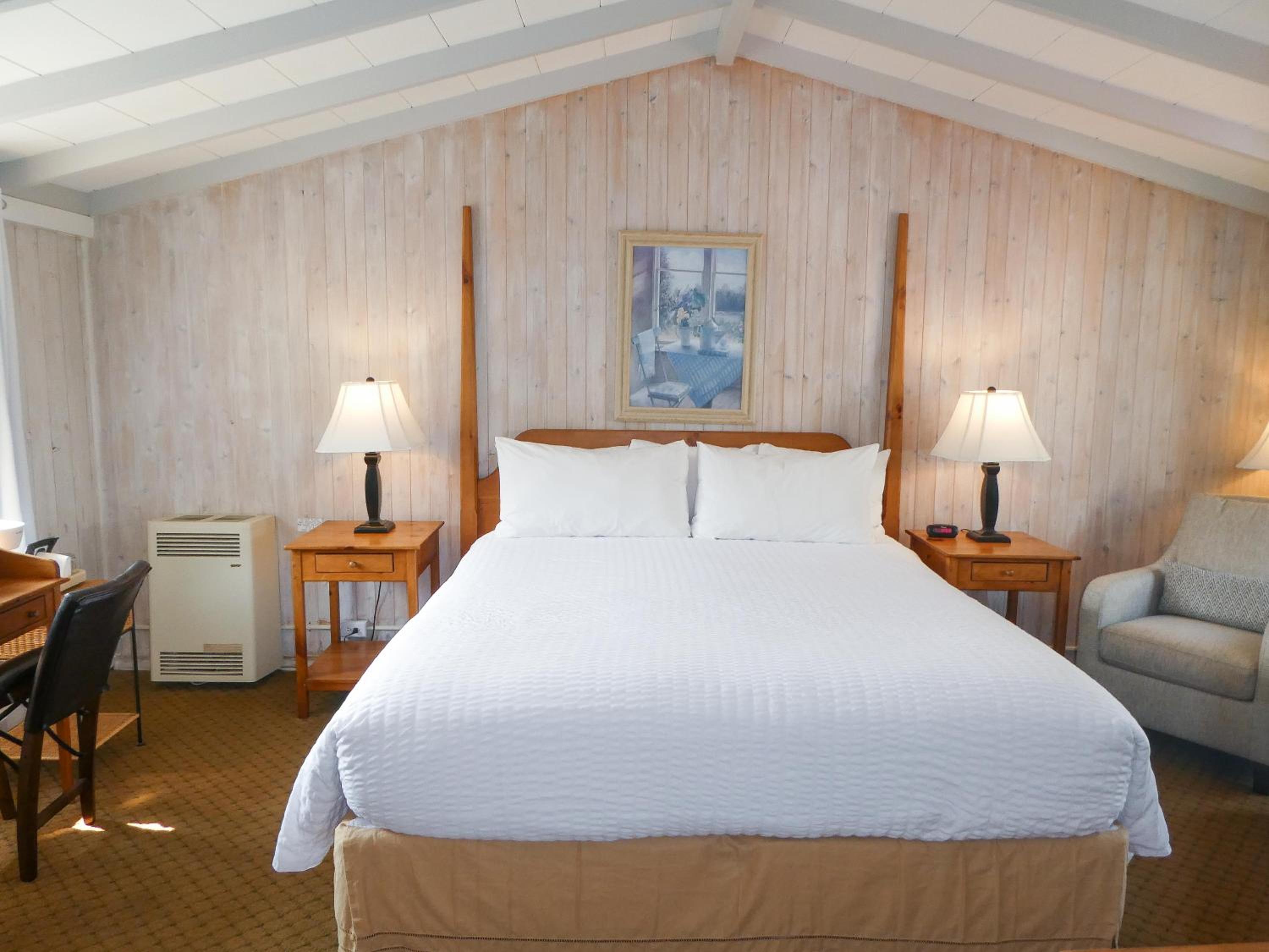 Monterey Vacations - Carmel Fireplace Inn - Property Image 5